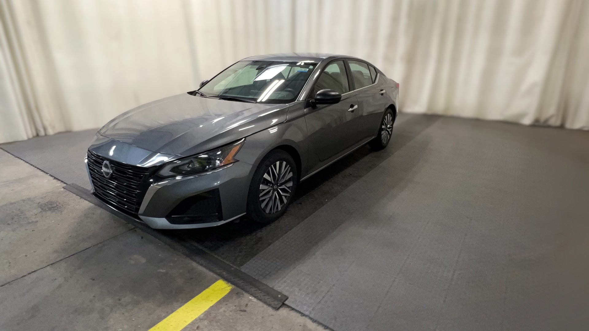 2025 Nissan Altima vehicle photo