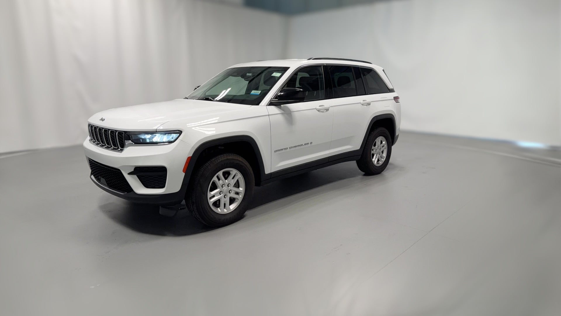 2022 Jeep Grand Cherokee vehicle photo