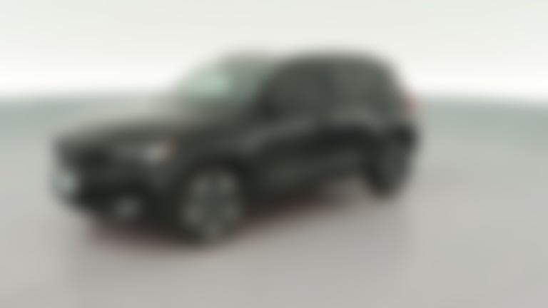 2025 Volvo XC40 vehicle photo