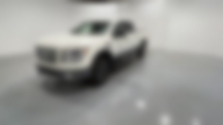 2018 Nissan TITAN XD Crew Cab vehicle photo