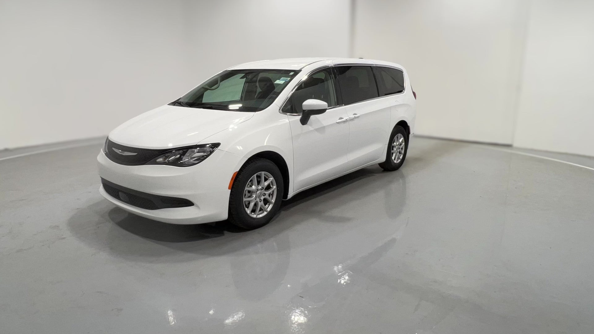 2022 Chrysler Voyager vehicle photo