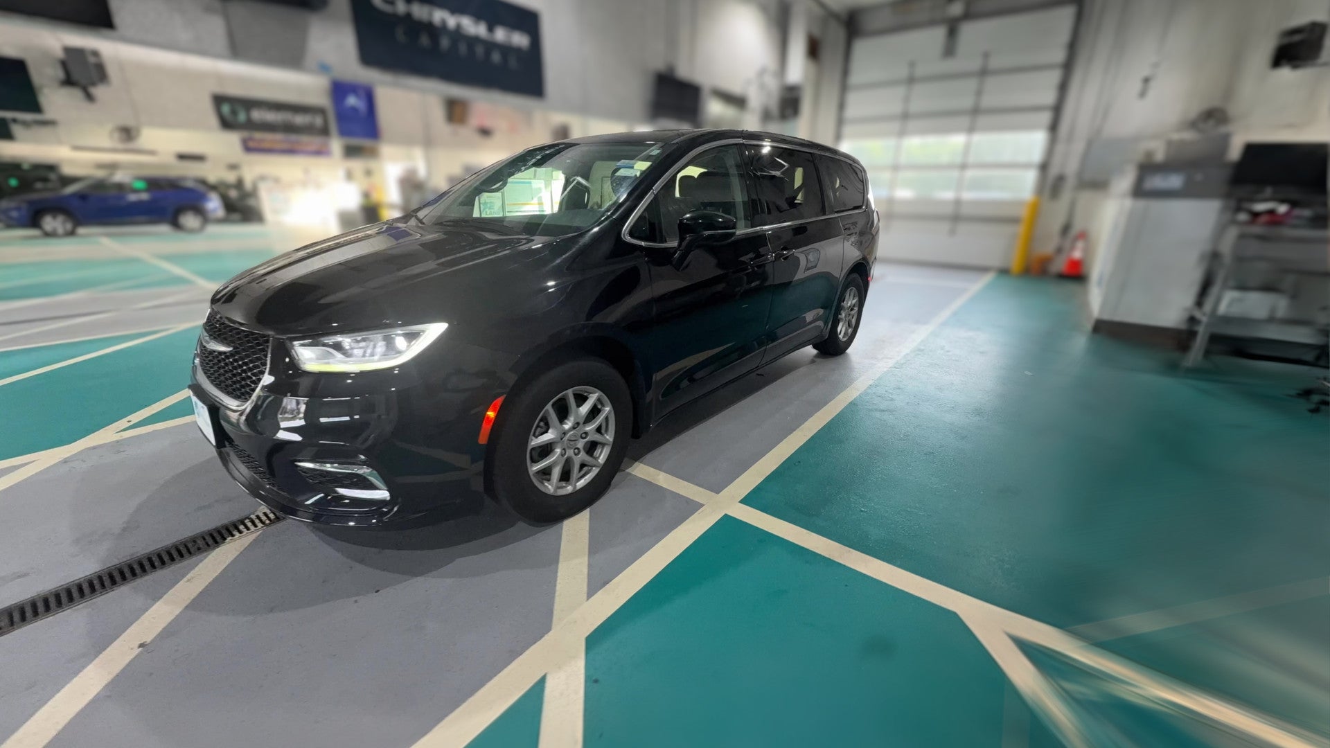 2024 Chrysler Pacifica vehicle photo