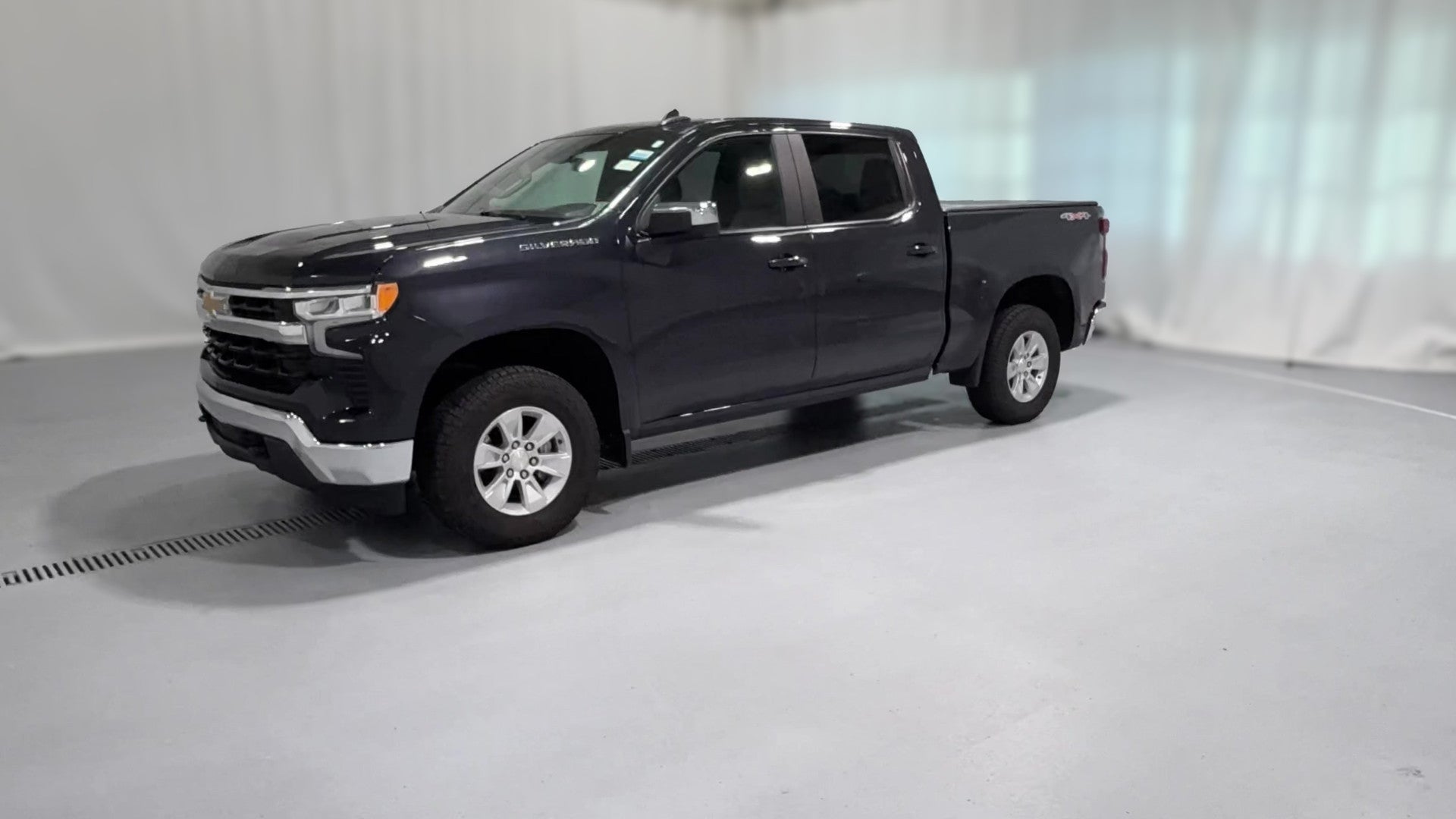2023 Chevrolet Silverado 1500 Crew Cab vehicle photo