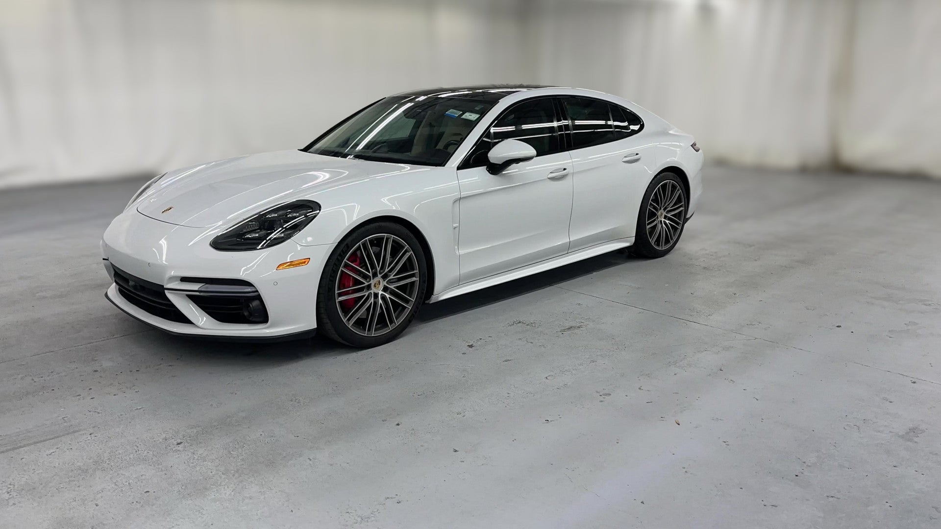 2017 Porsche Panamera vehicle photo