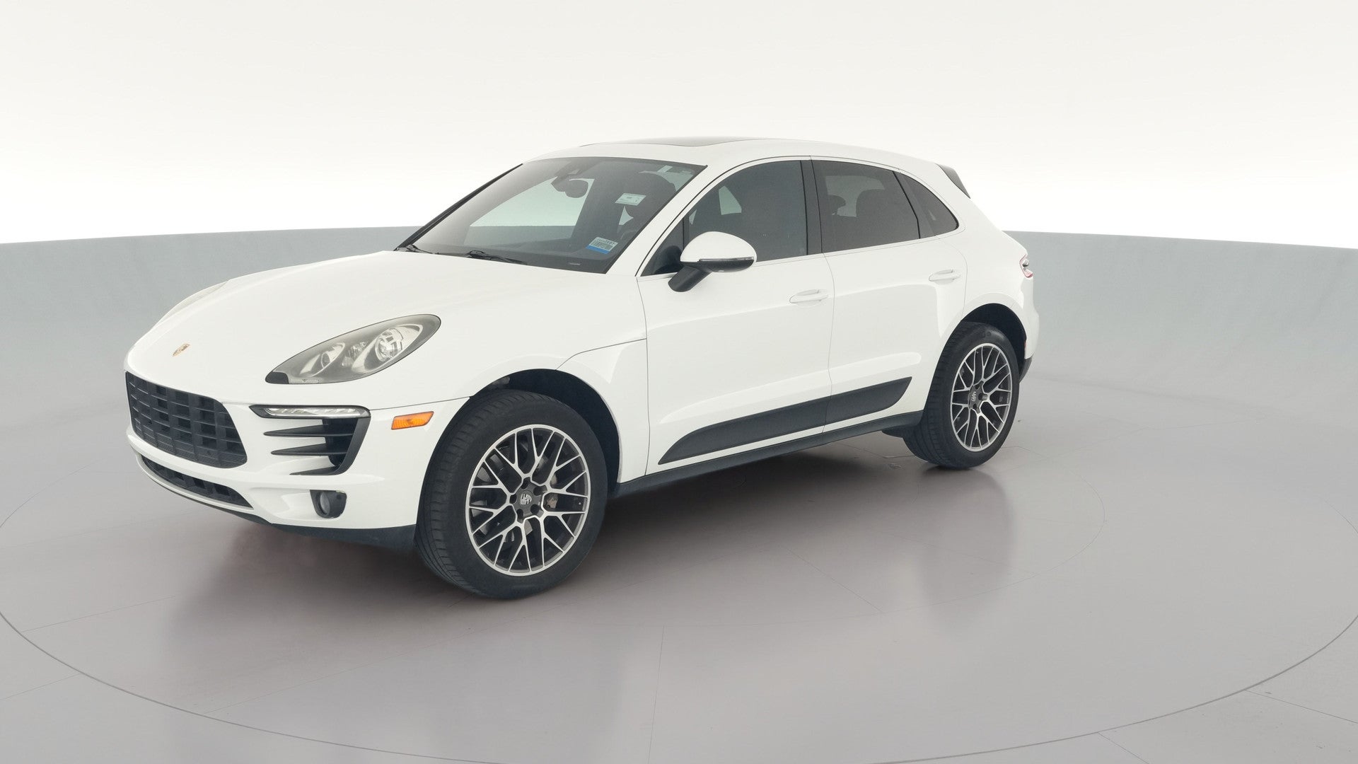 2016 Porsche Macan vehicle photo