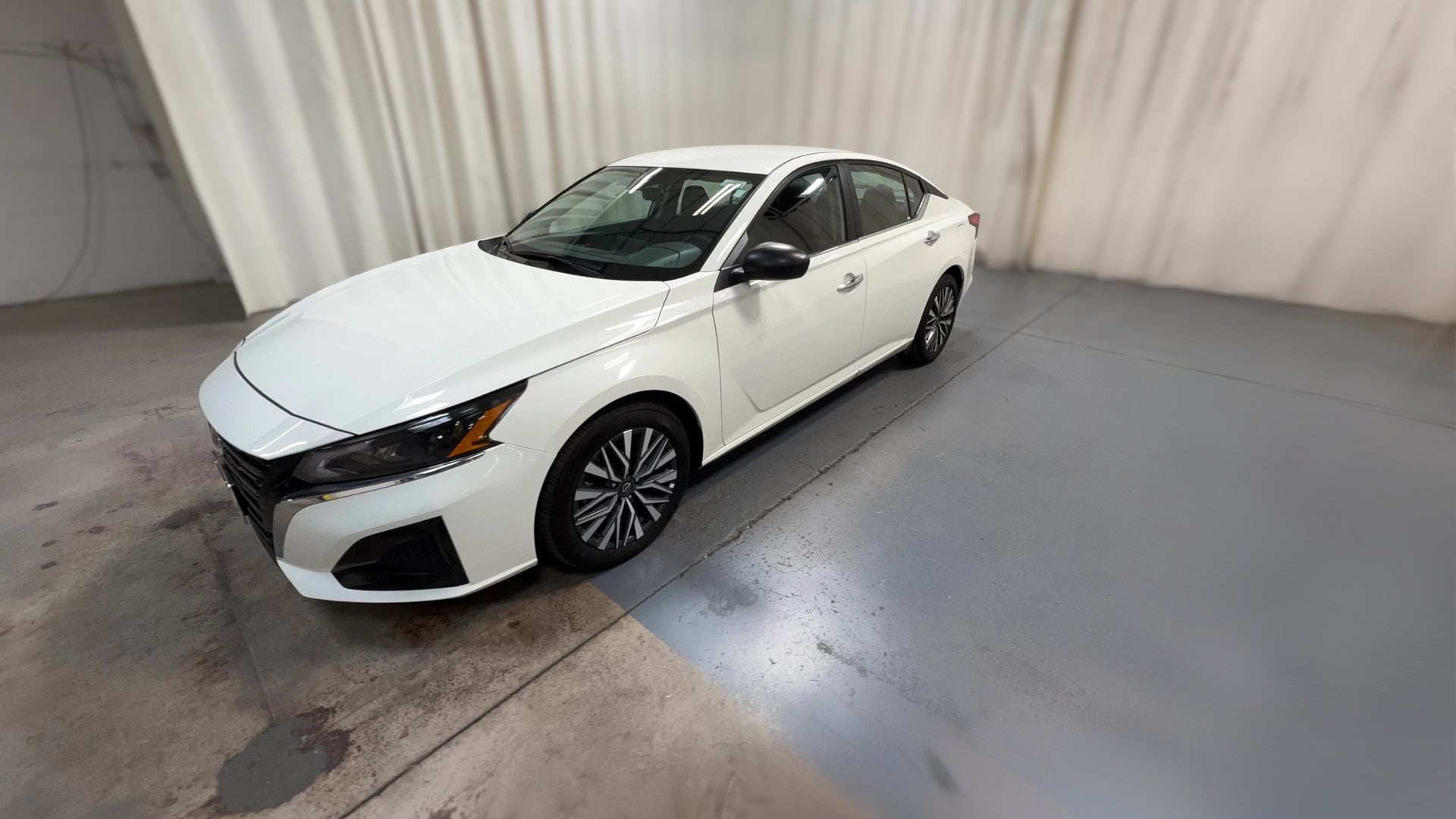 2025 Nissan Altima vehicle photo