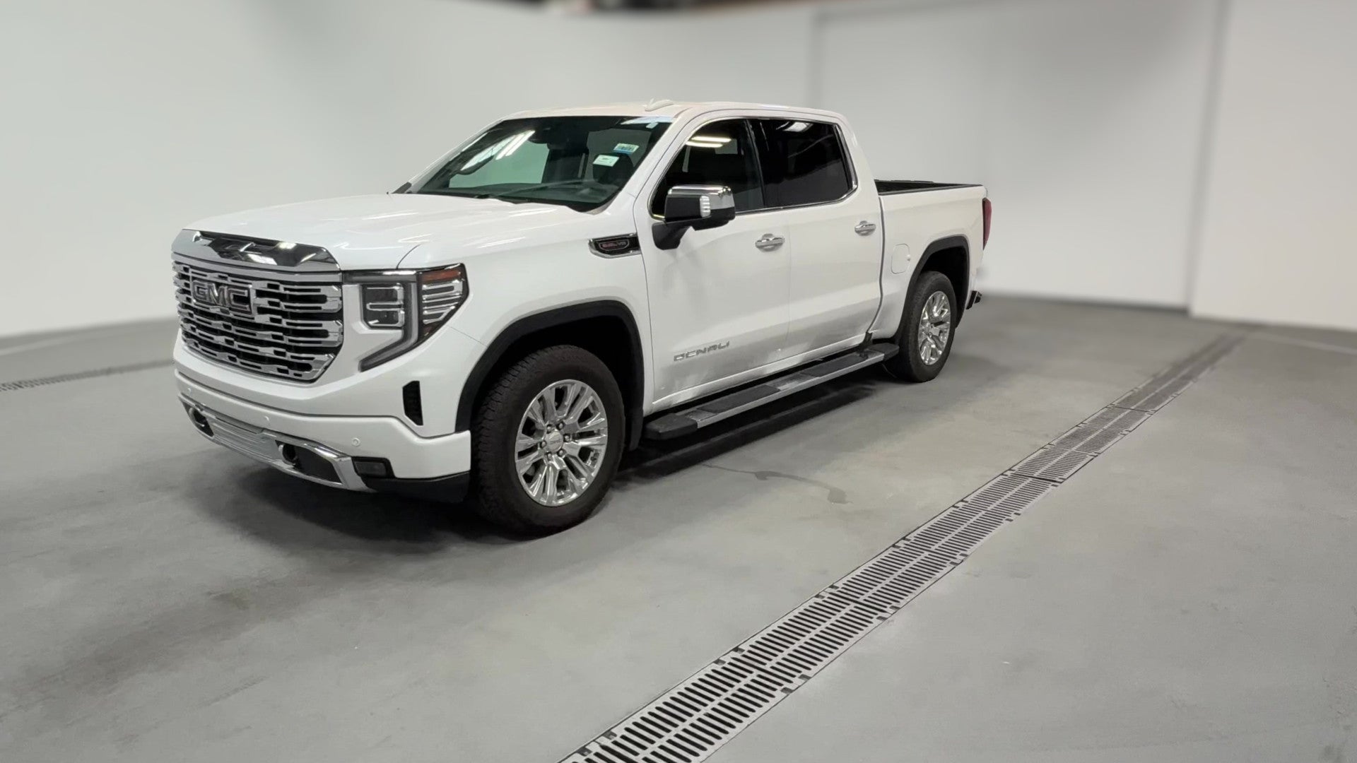 2024 GMC Sierra 1500 Crew Cab vehicle photo