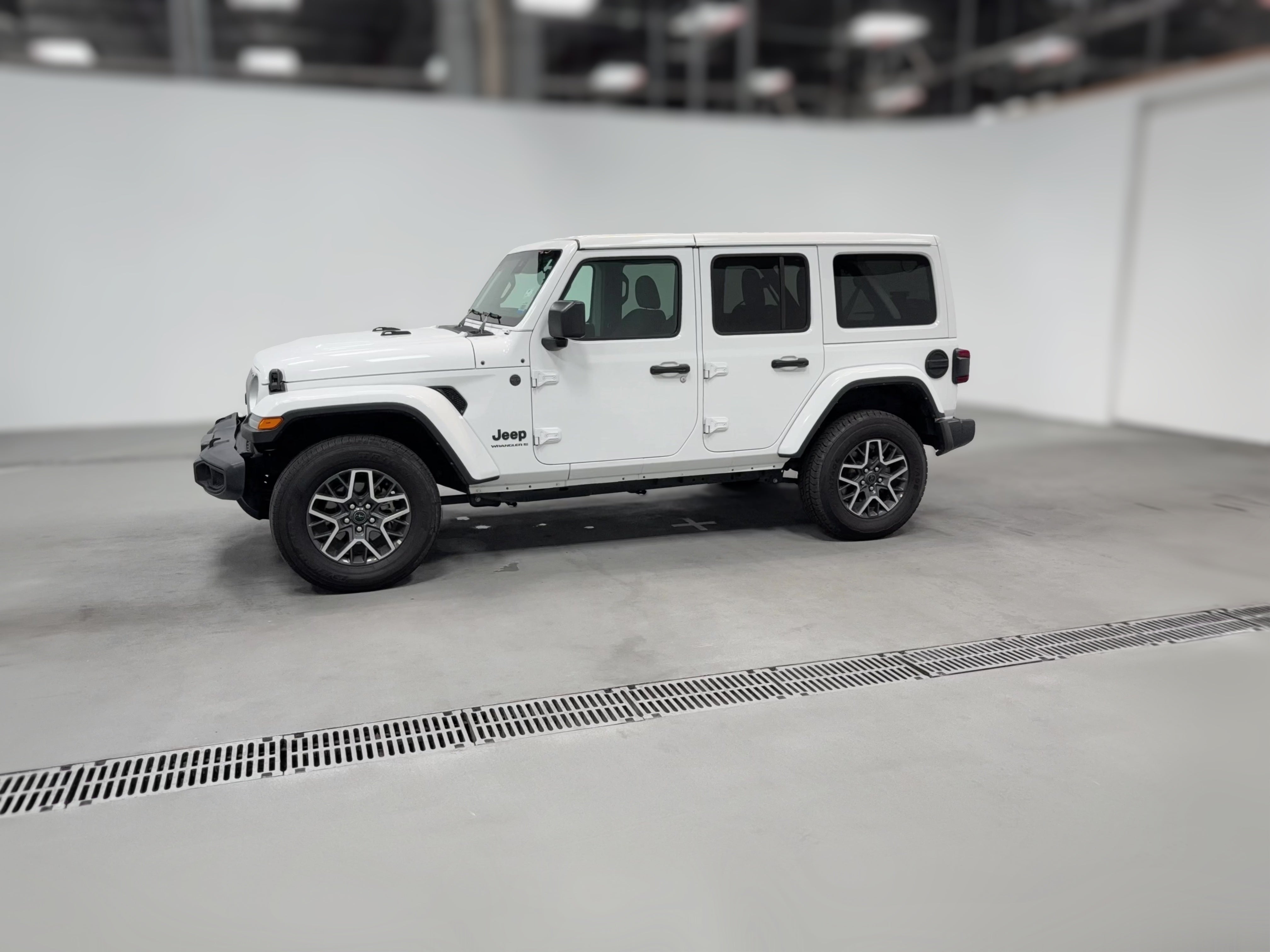 2025 Jeep Wrangler 4-Door Sahara - Photo 26