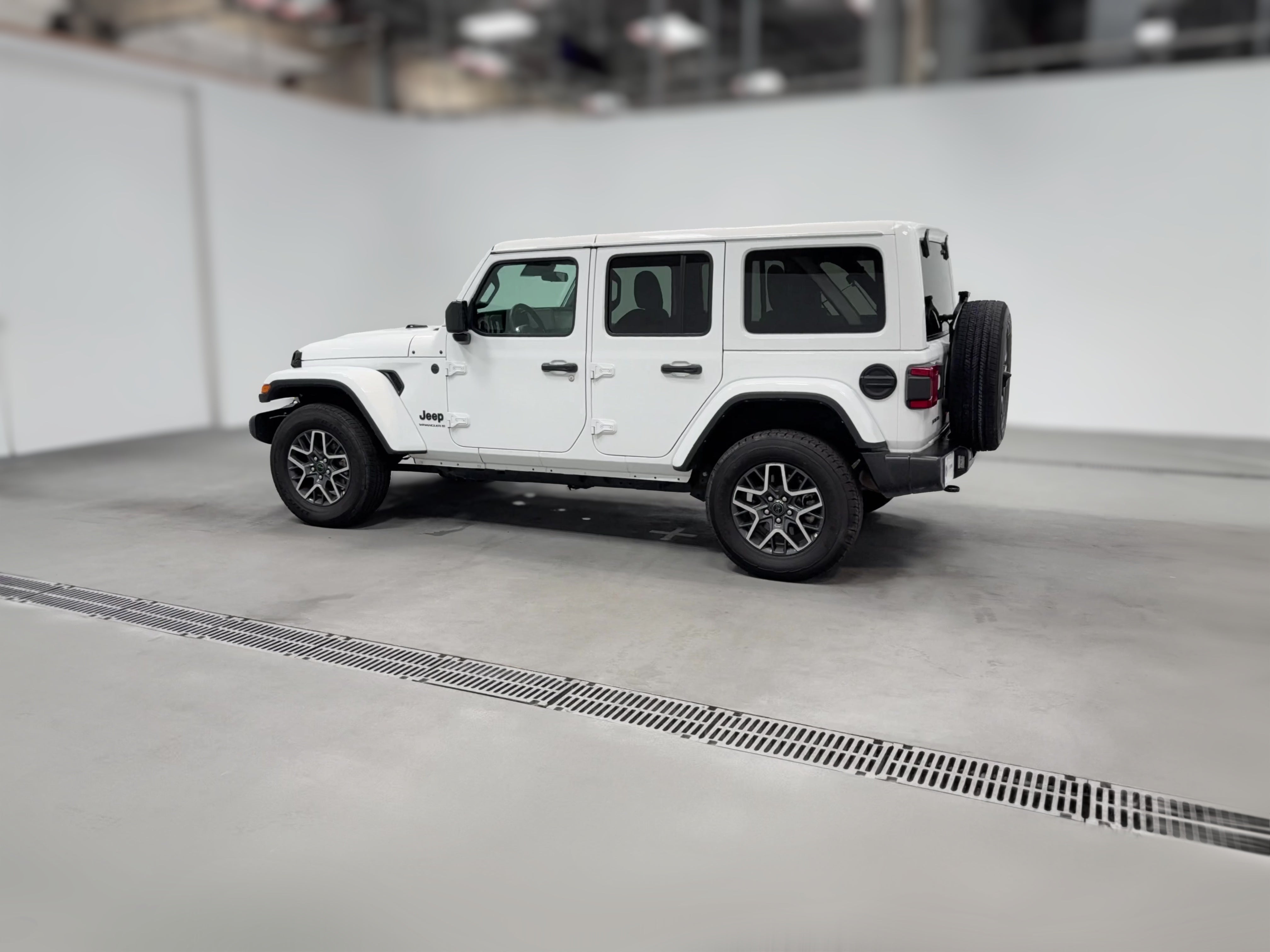2025 Jeep Wrangler 4-Door Sahara - Photo 28