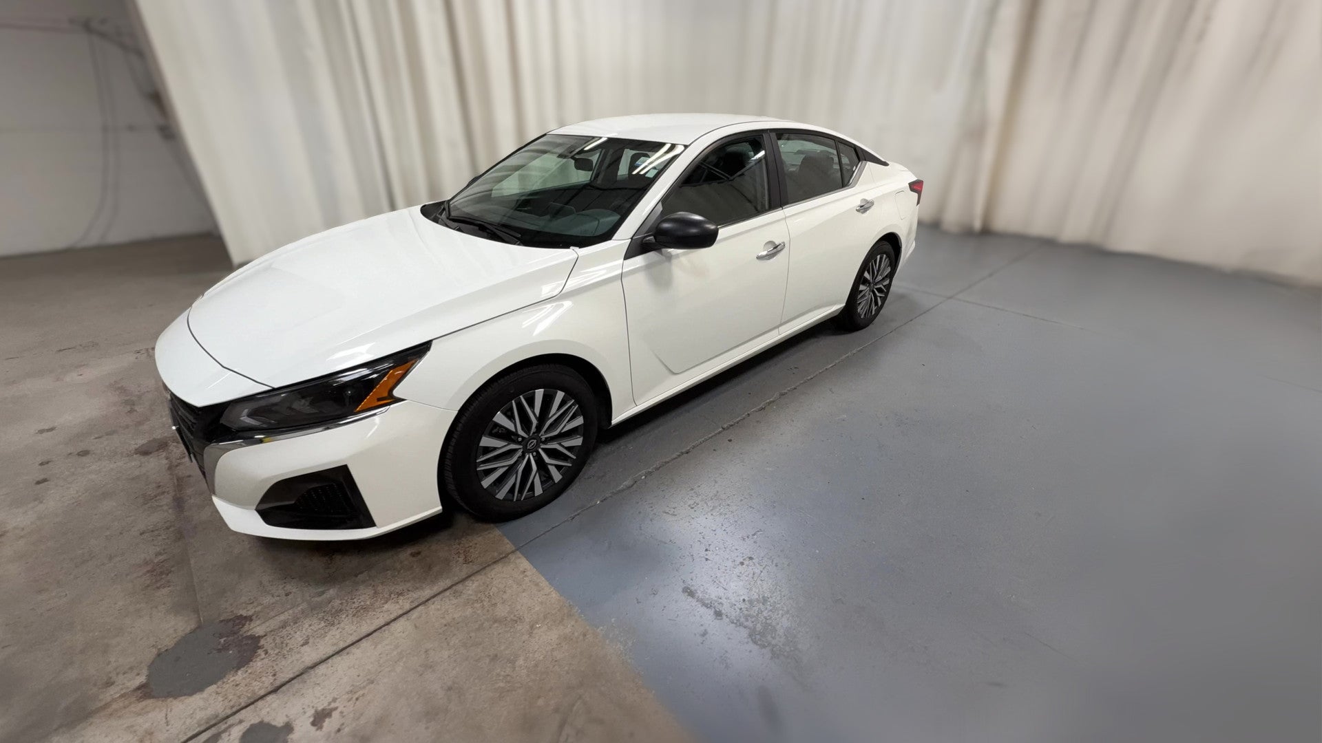 2025 Nissan Altima vehicle photo