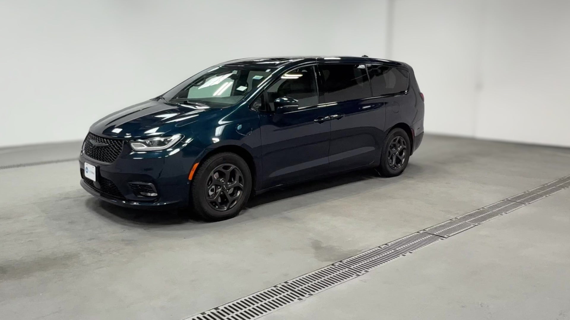 2022 Chrysler Pacifica Hybrid vehicle photo