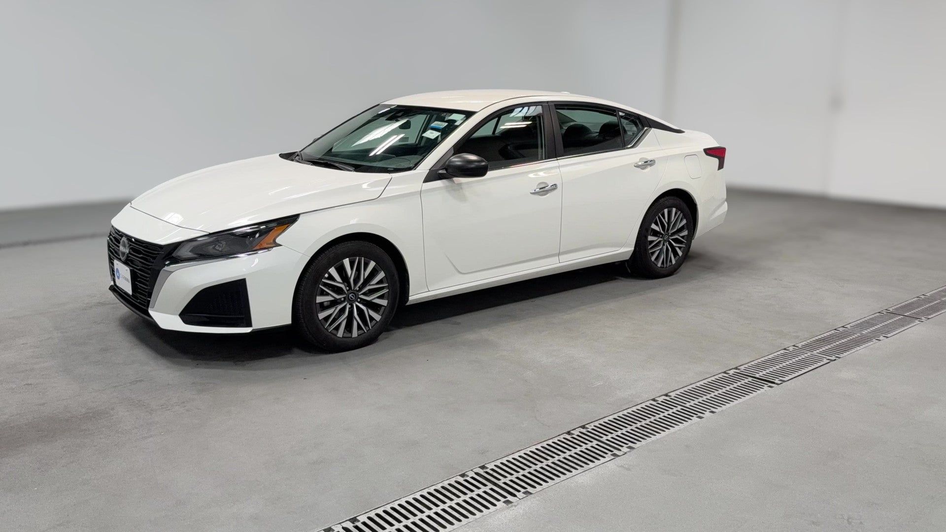 2025 Nissan Altima vehicle photo