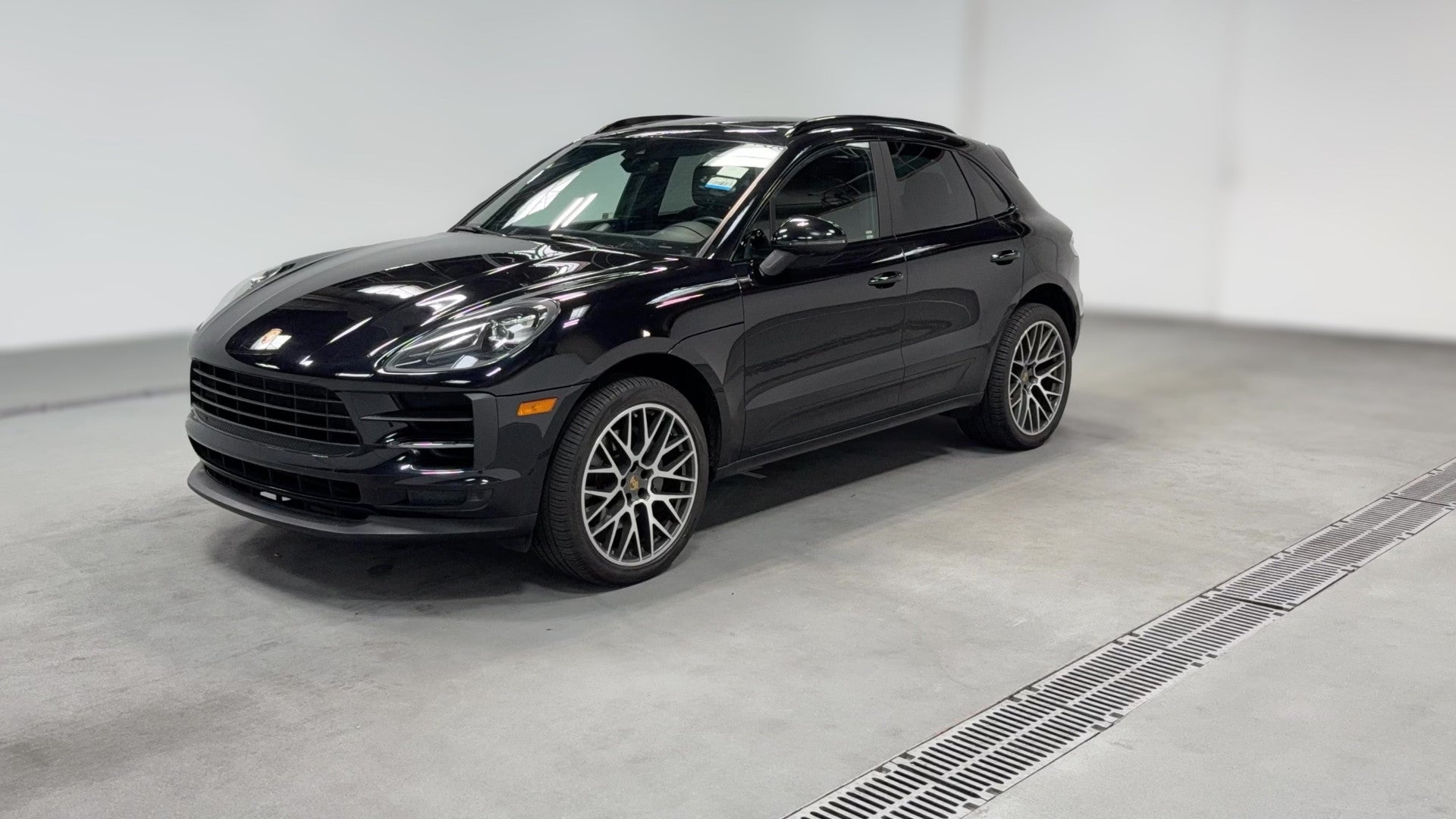 2019 Porsche Macan vehicle photo