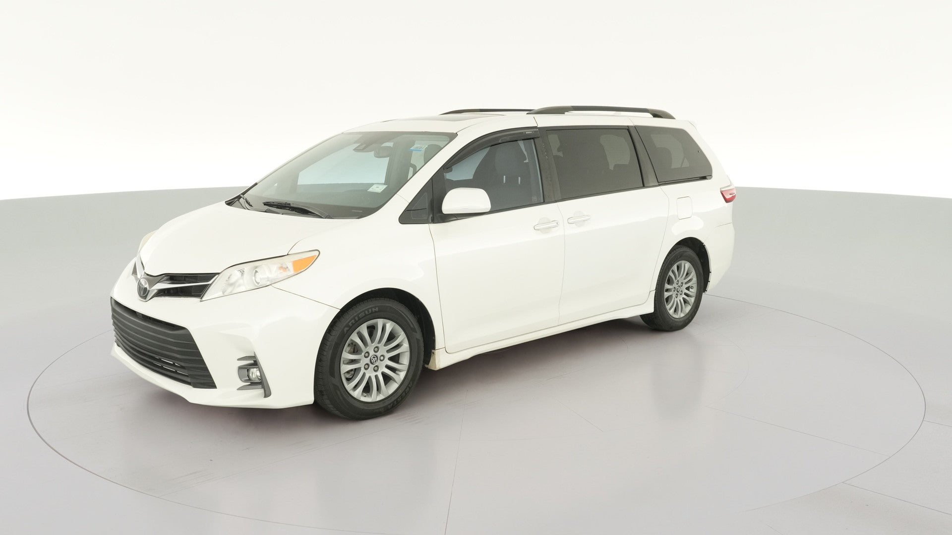 2019 Toyota Sienna vehicle photo