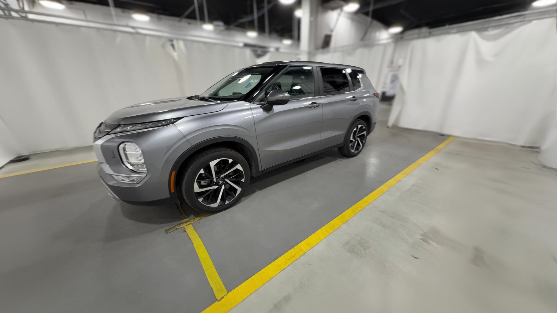 2024 Mitsubishi Outlander vehicle photo