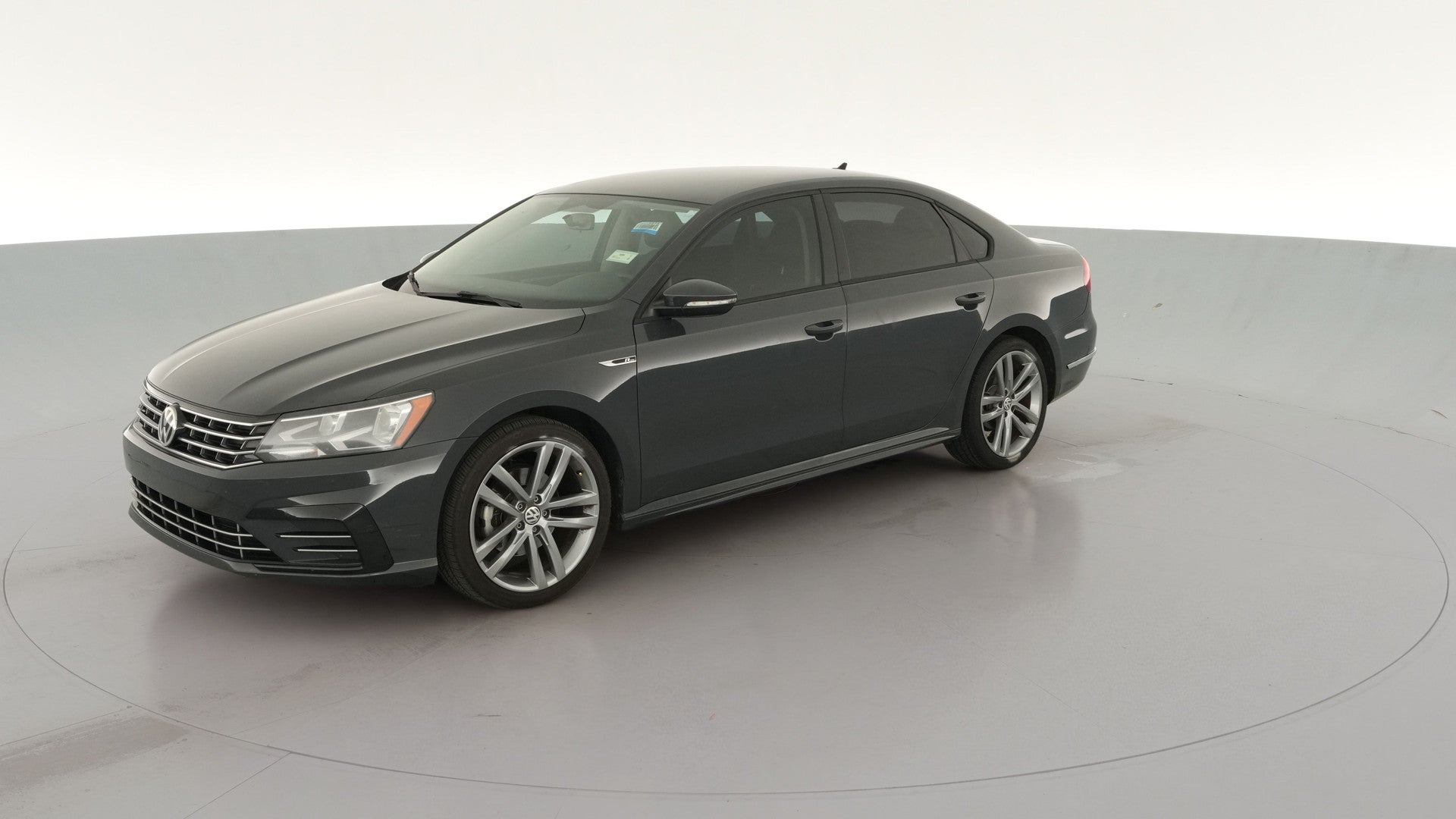 2018 Volkswagen Passat vehicle photo