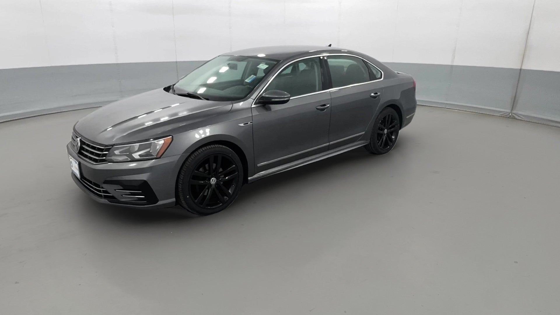 2017 Volkswagen Passat vehicle photo