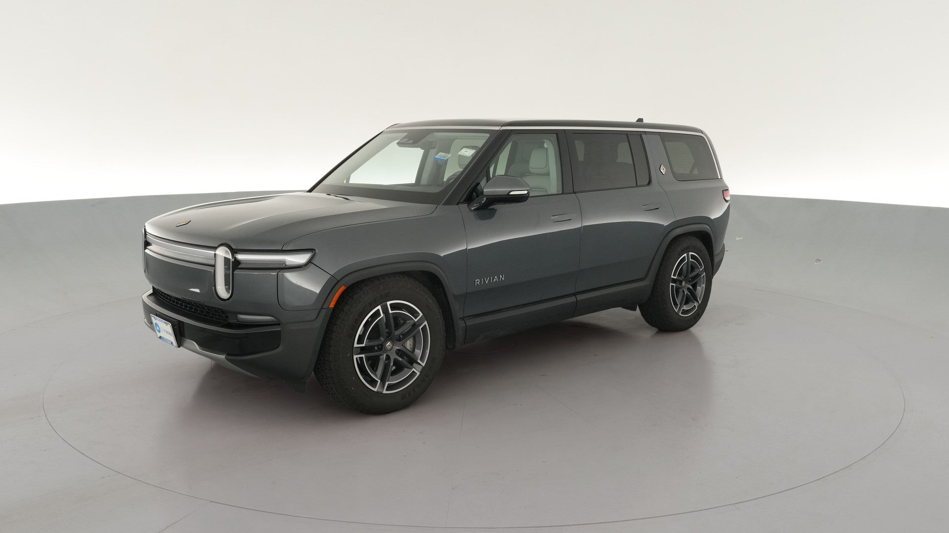 2025 Rivian R1S vehicle photo