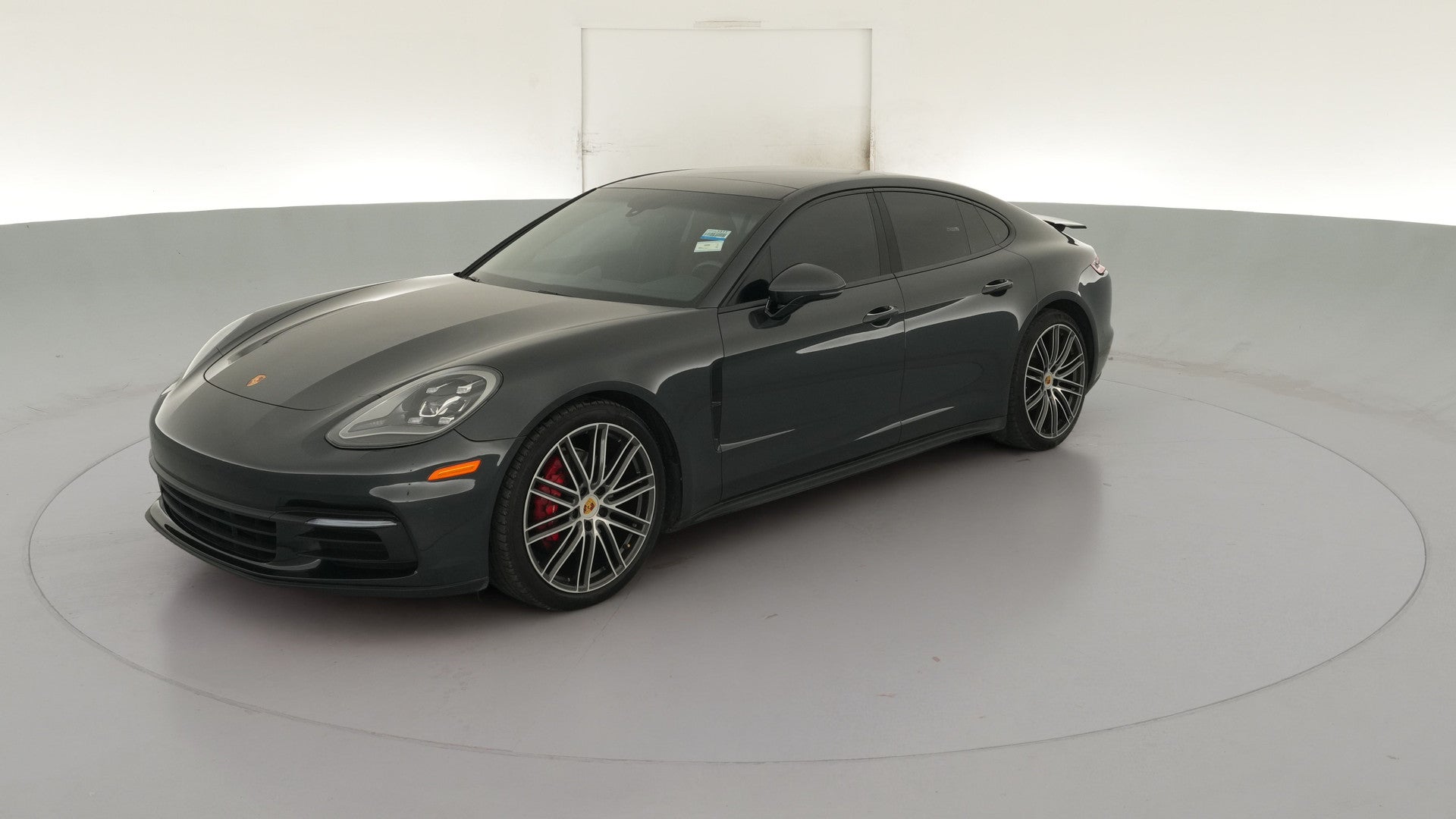 2018 Porsche Panamera vehicle photo