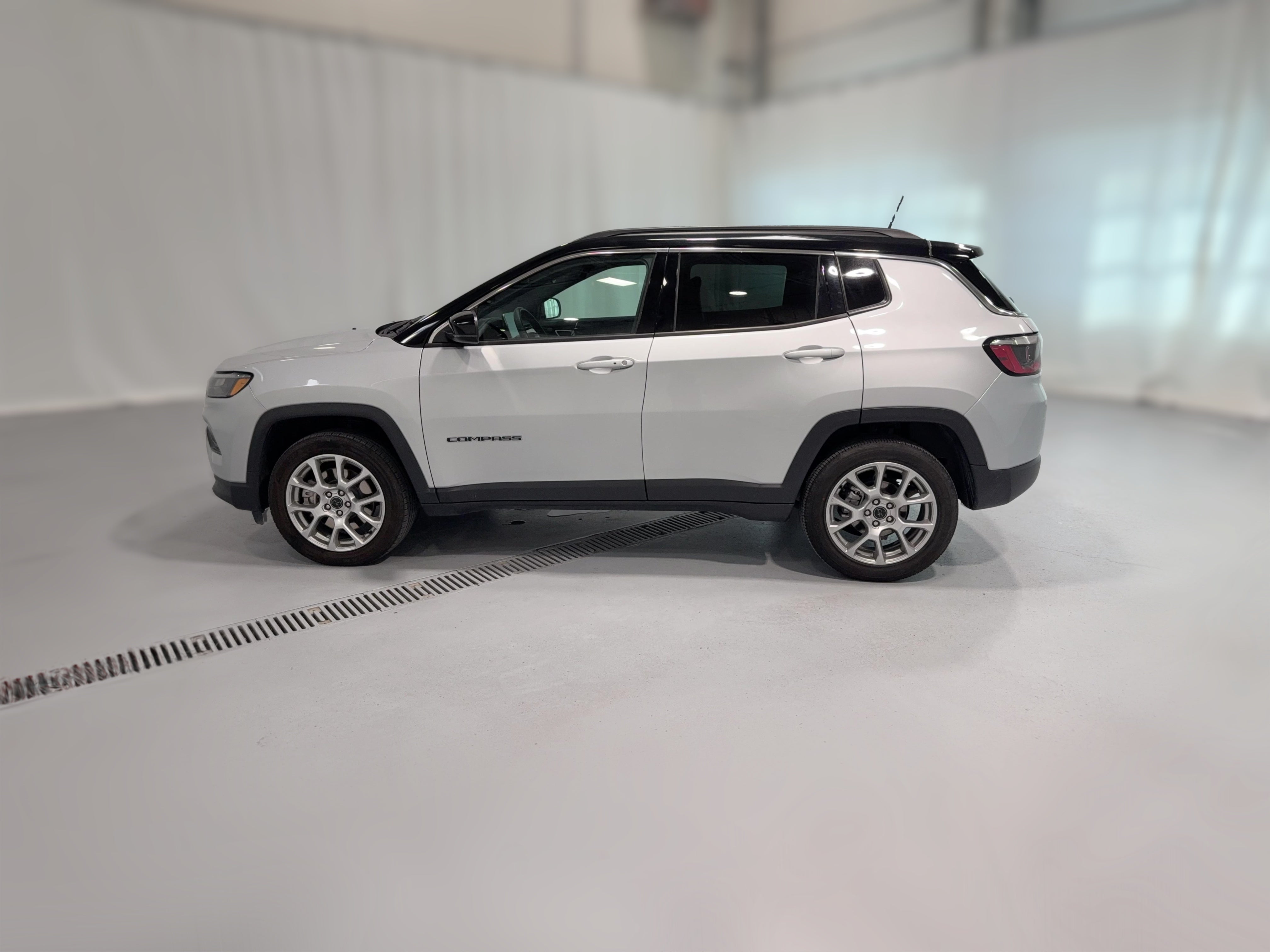 2025 Jeep Compass Limited - Photo 38