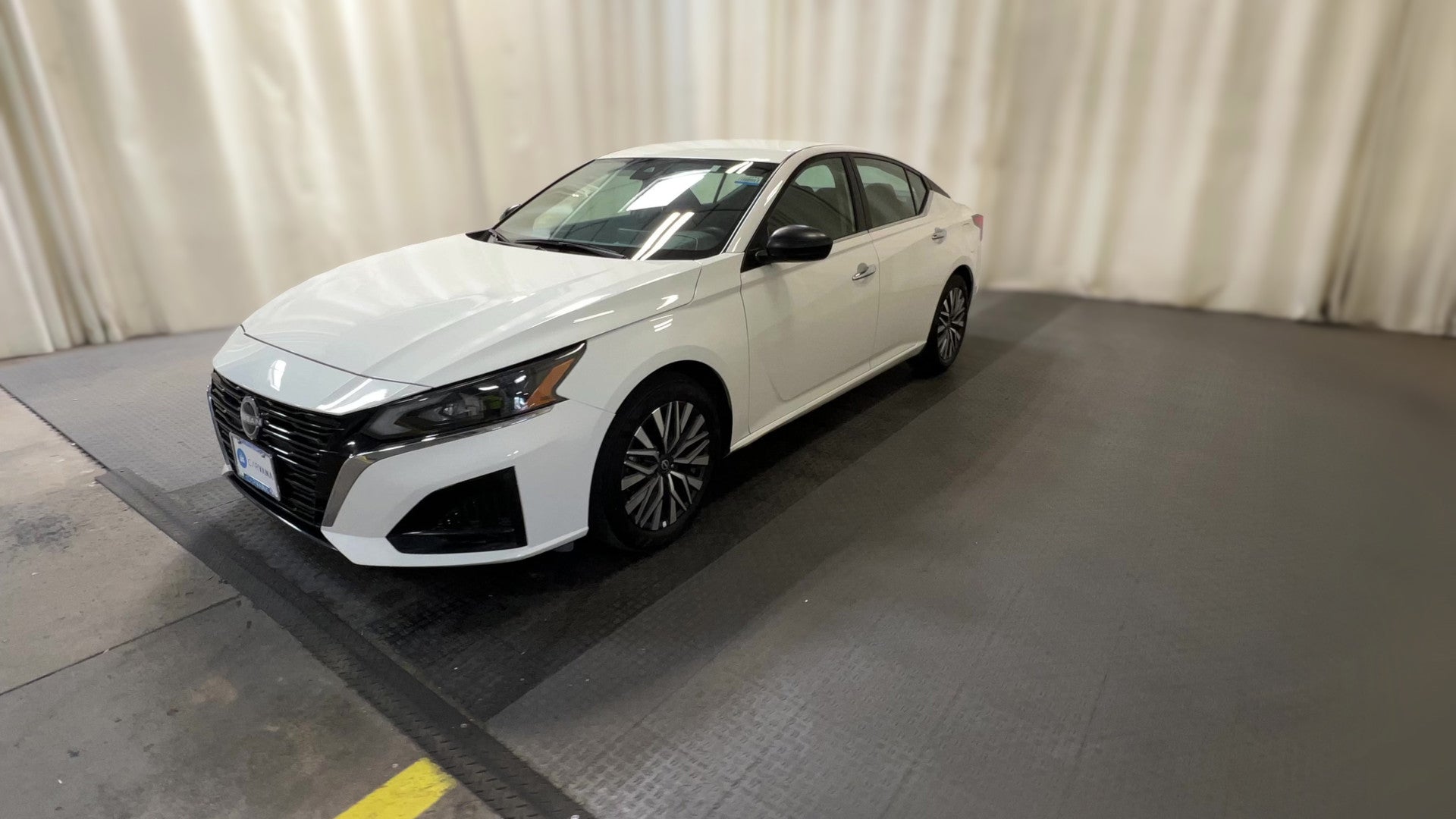 2025 Nissan Altima vehicle photo