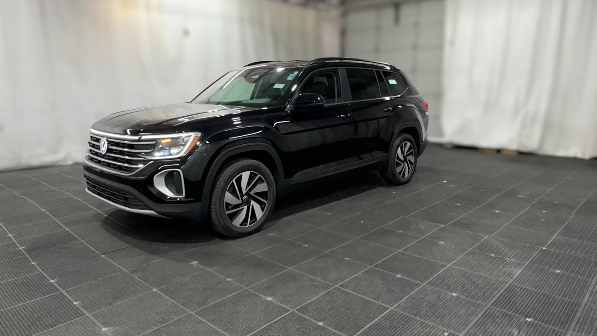 2026 Volkswagen Atlas vehicle photo