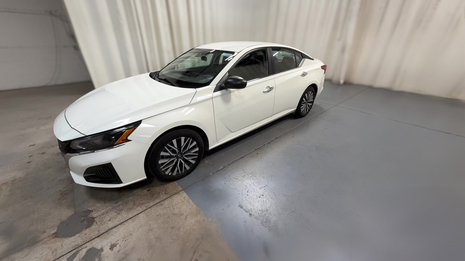 2025 Nissan Altima vehicle photo