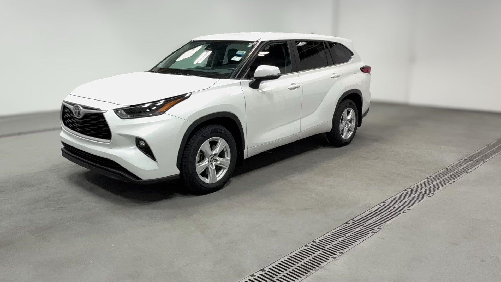 2023 Toyota Highlander vehicle photo