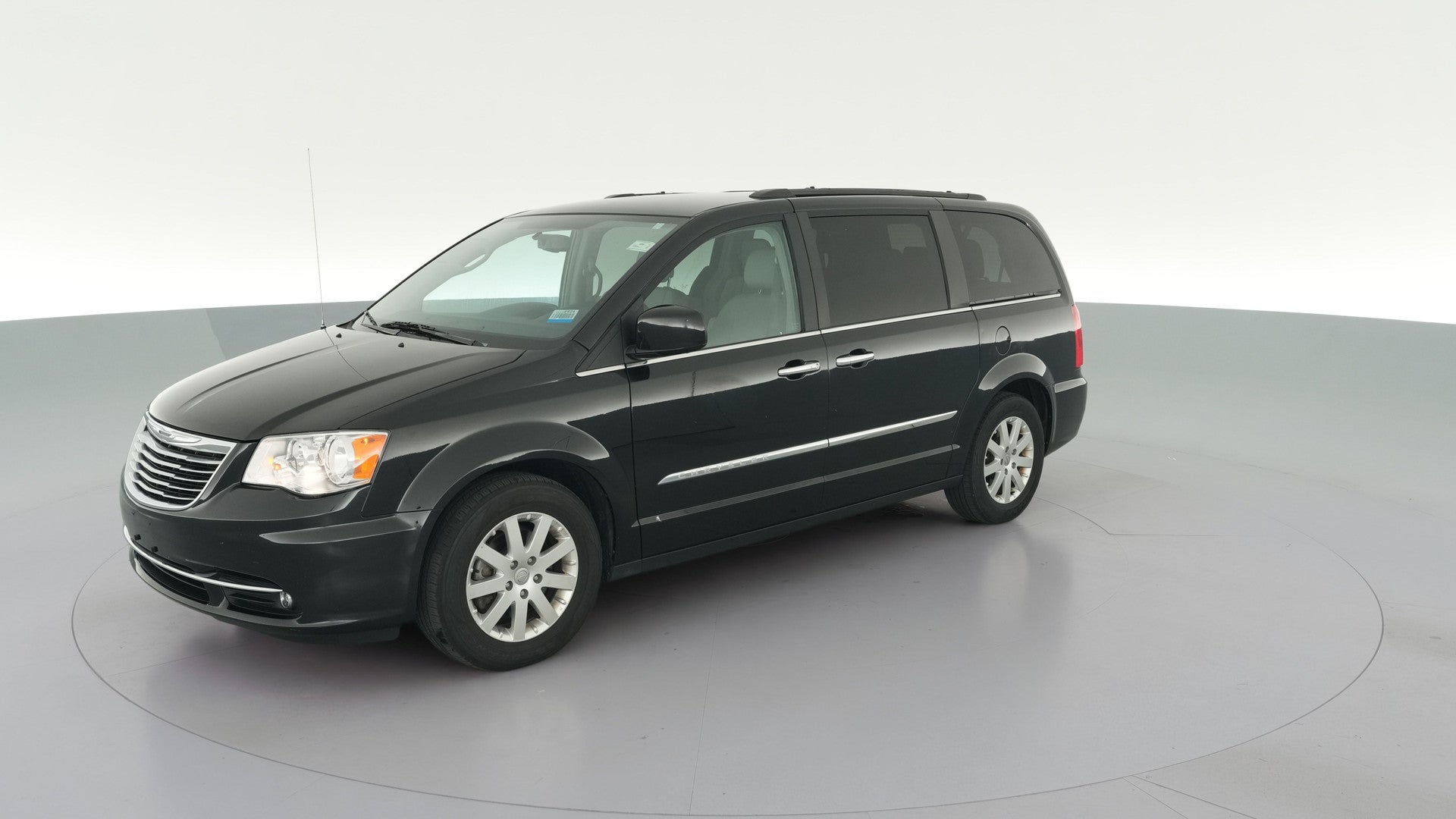 2015 Chrysler Town & Country vehicle photo