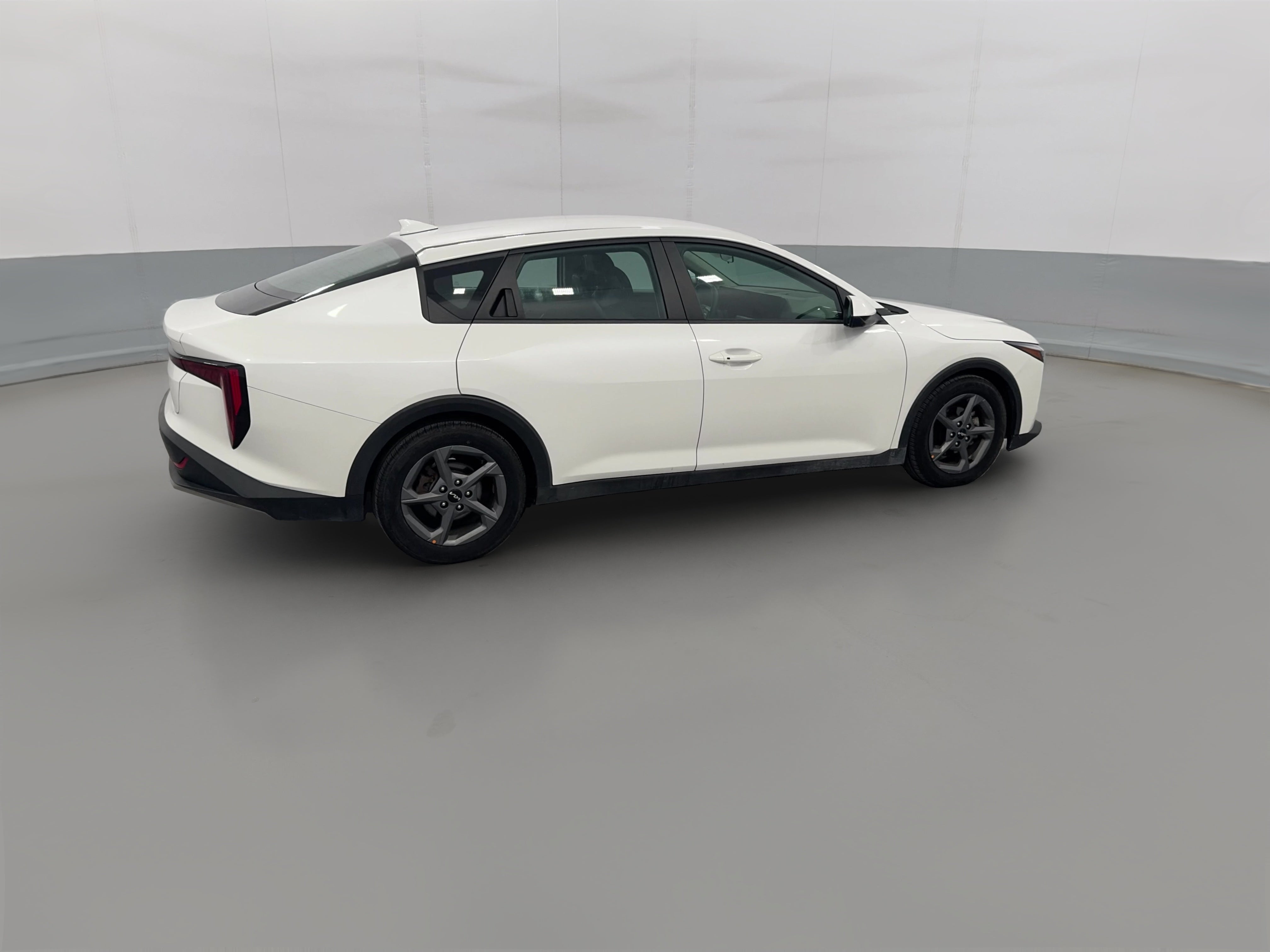 2025 Kia K4 LXS - Photo 33
