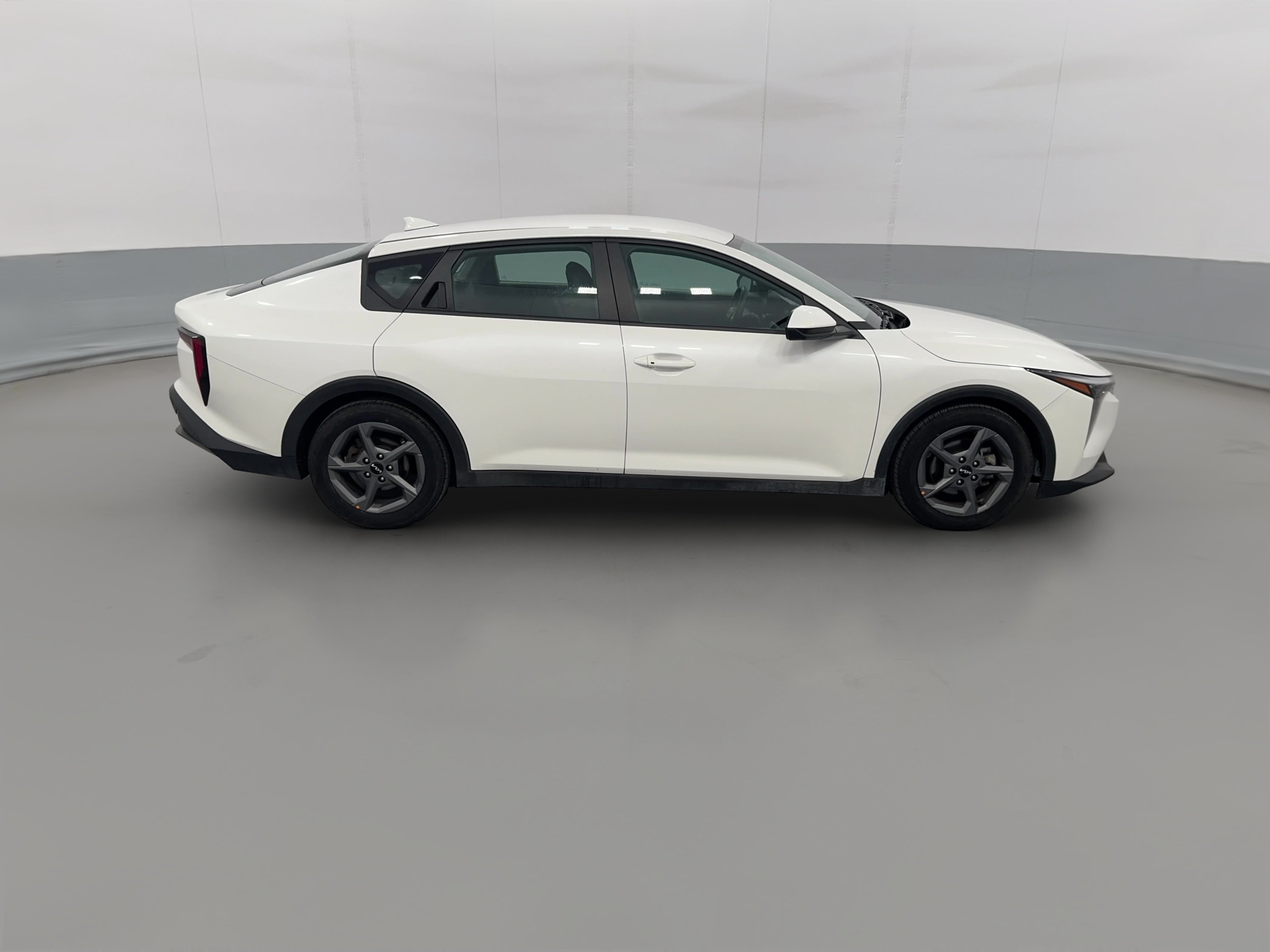 2025 Kia K4 LXS - Photo 34