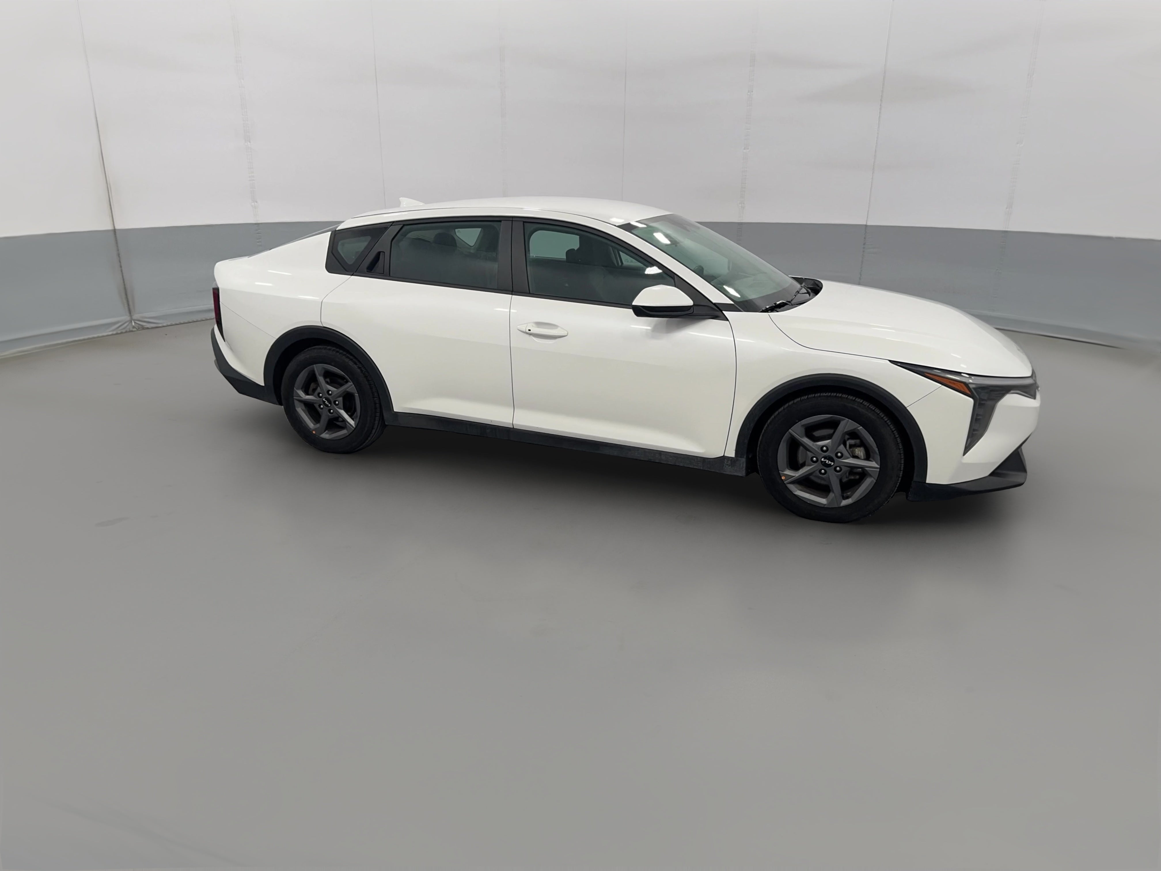 2025 Kia K4 LXS - Photo 35