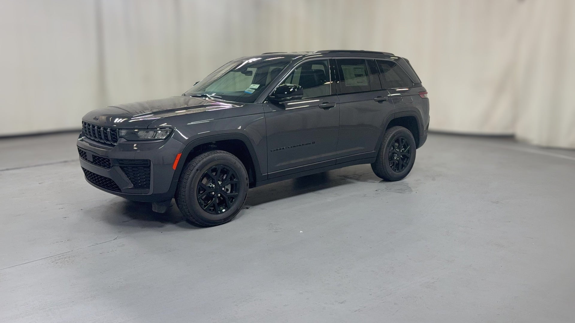 2026 Jeep Grand Cherokee vehicle photo