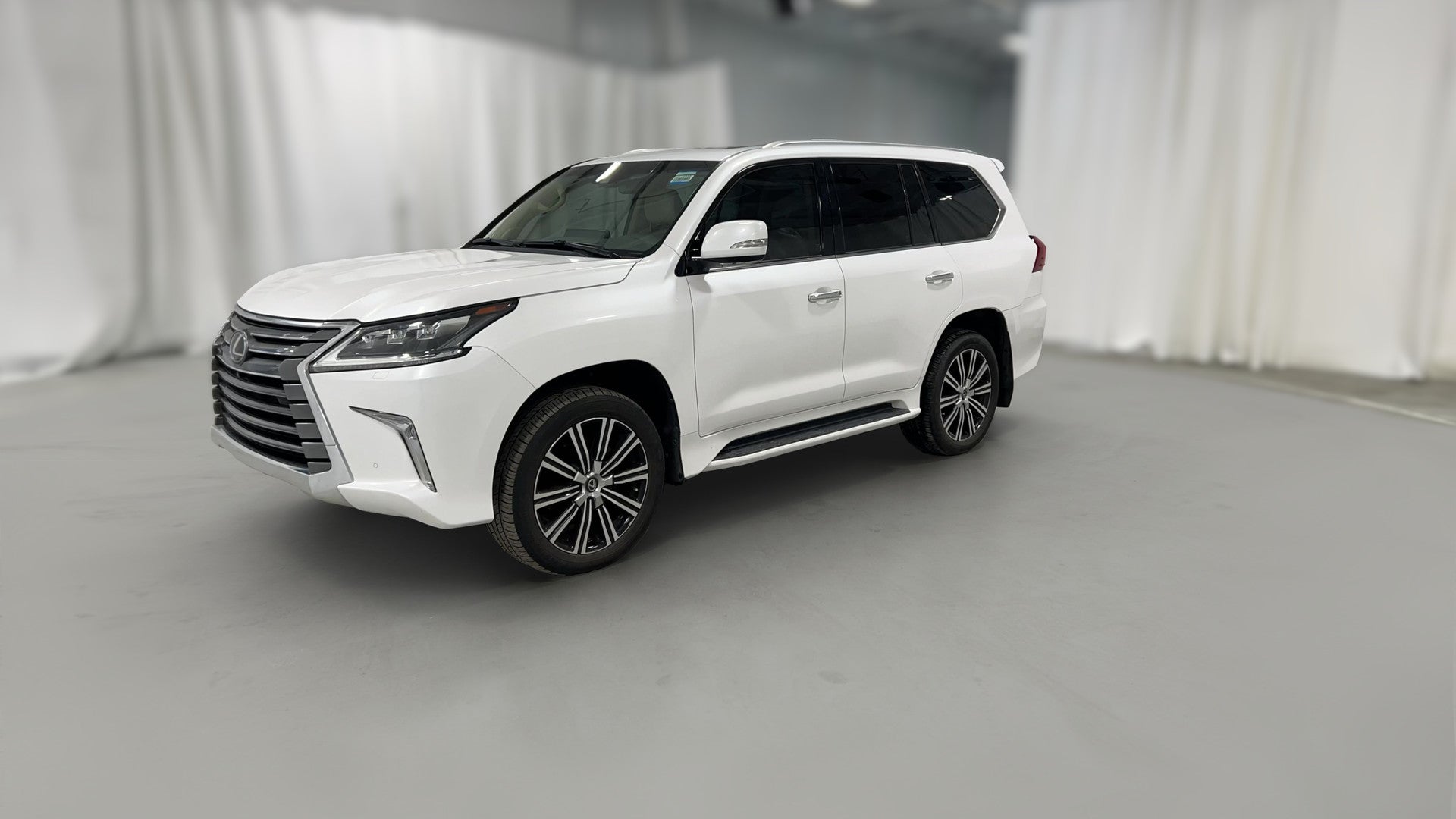 2021 Lexus LX vehicle photo
