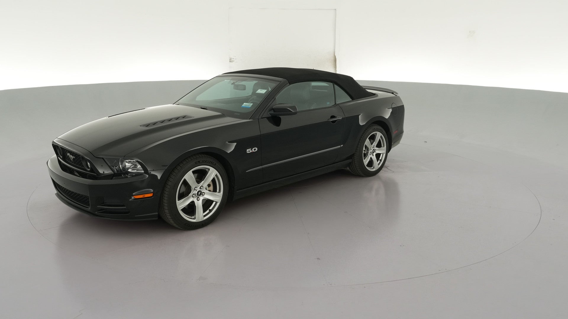 2013 Ford Mustang vehicle photo