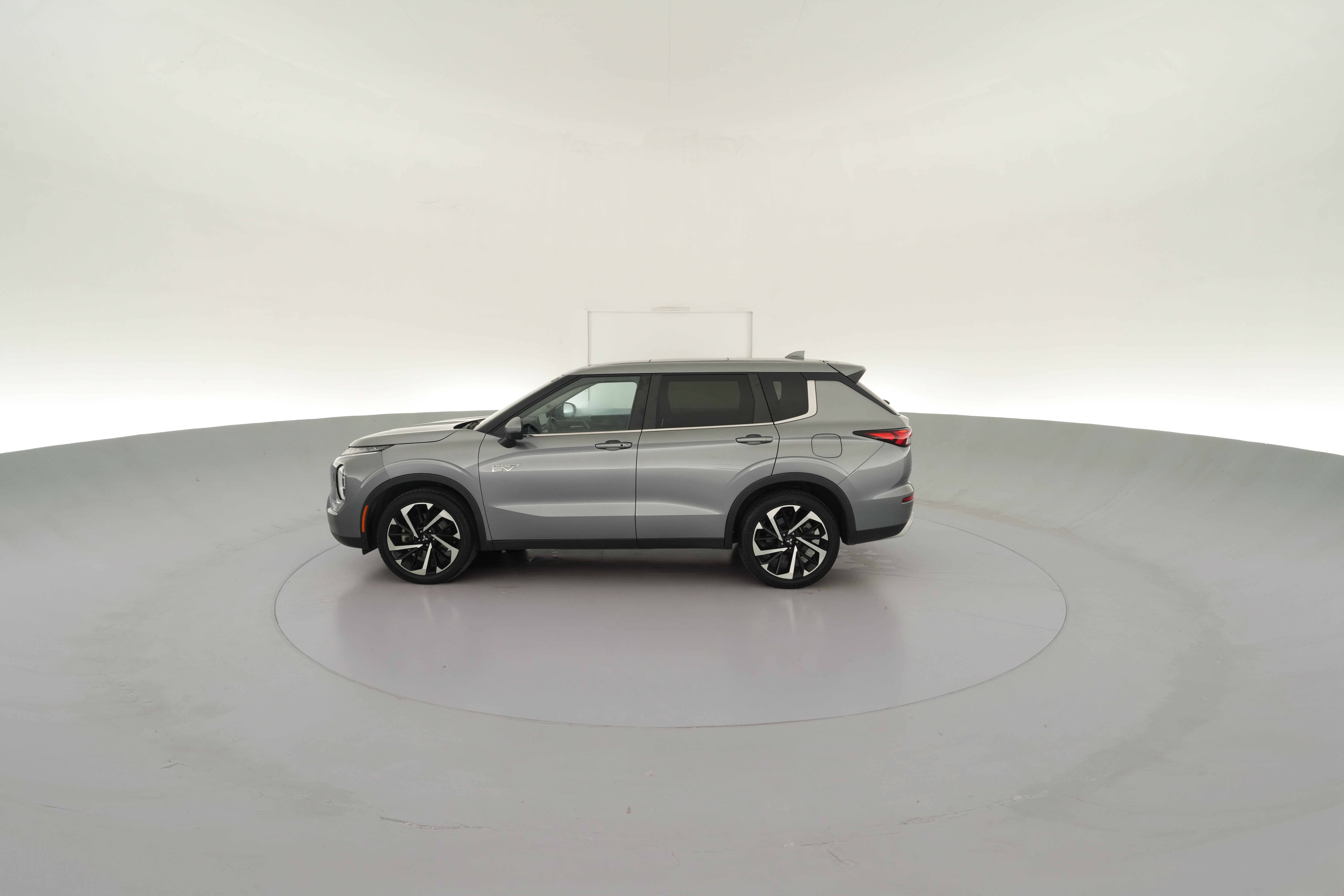 2023 Mitsubishi Outlander Plug-In Hybrid SE - Photo 31
