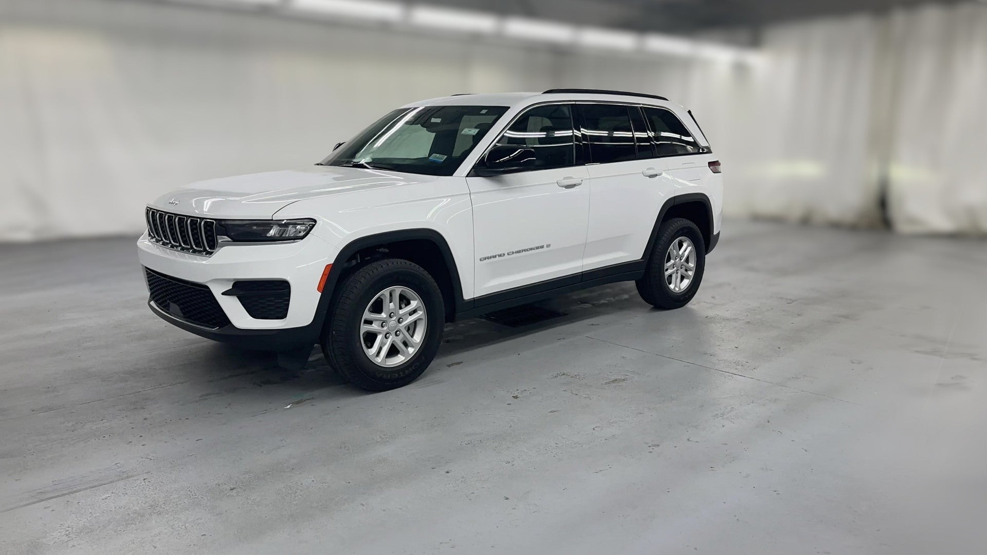 2024 Jeep Grand Cherokee vehicle photo