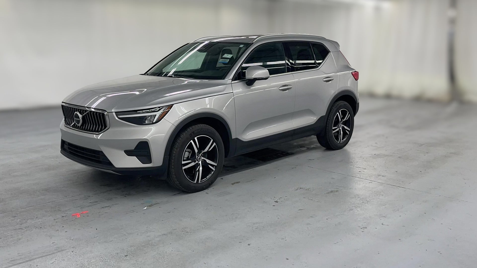 2025 Volvo XC40 vehicle photo