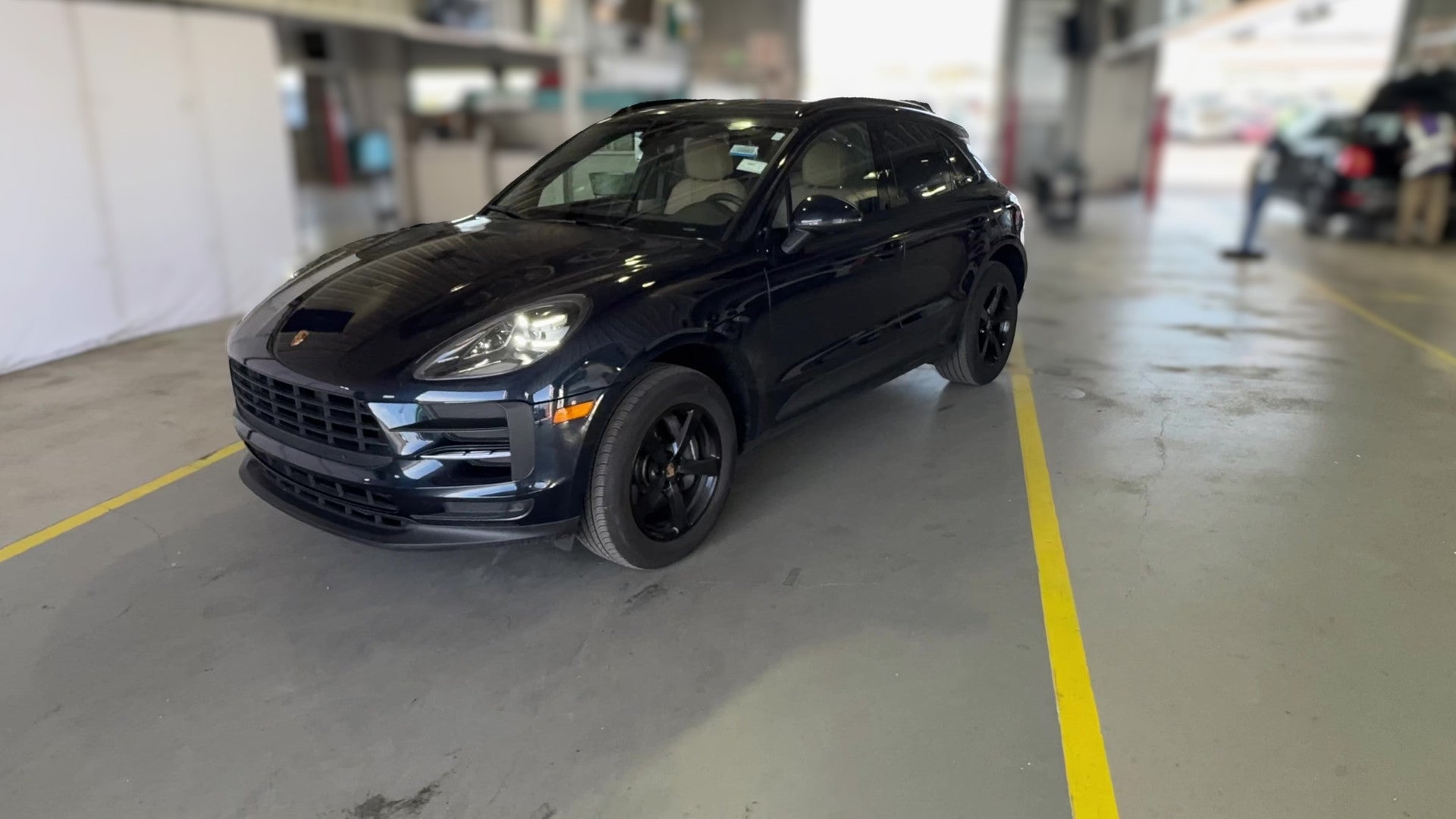 2021 Porsche Macan vehicle photo