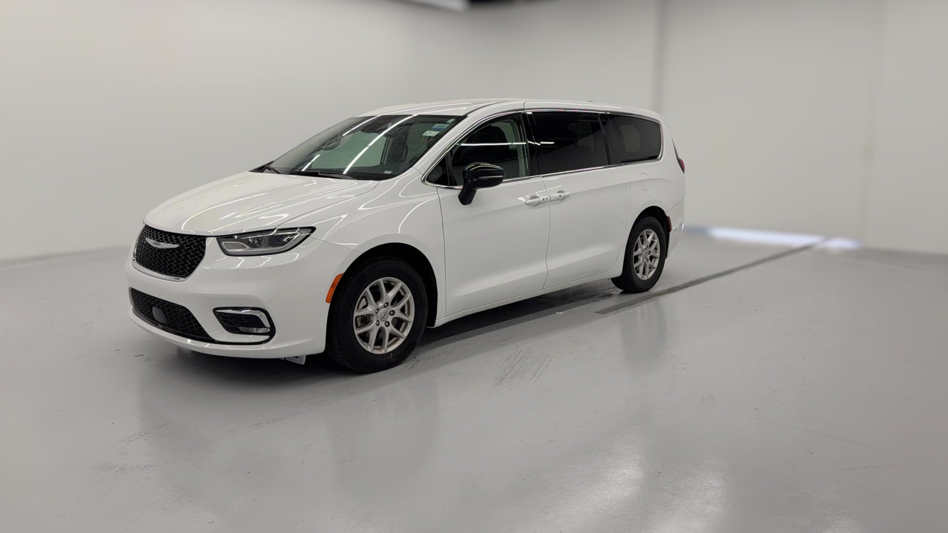 2024 Chrysler Pacifica vehicle photo