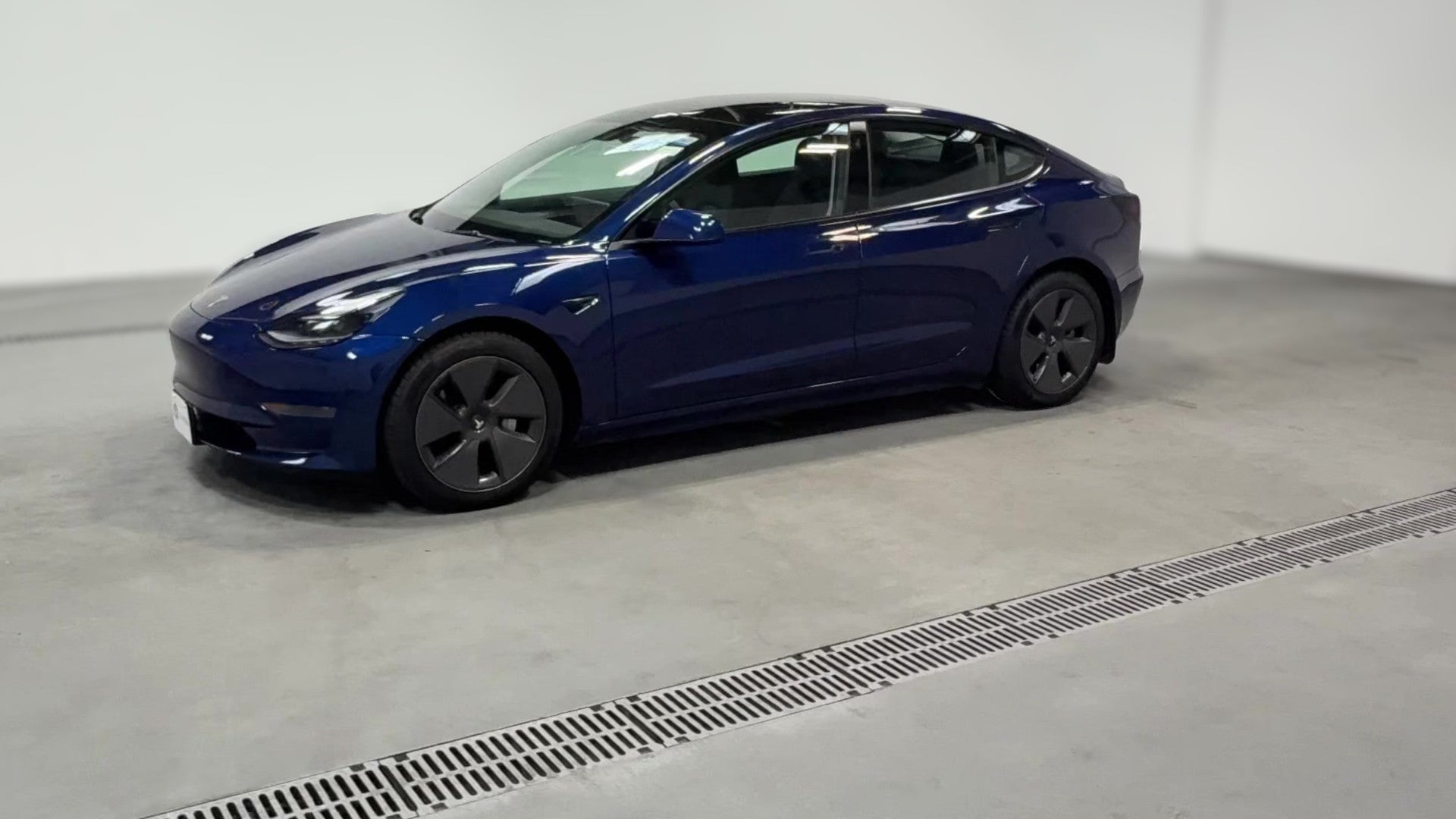 2023 Tesla Model 3 vehicle photo