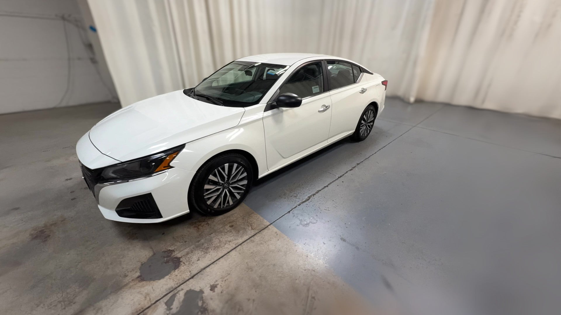2025 Nissan Altima vehicle photo
