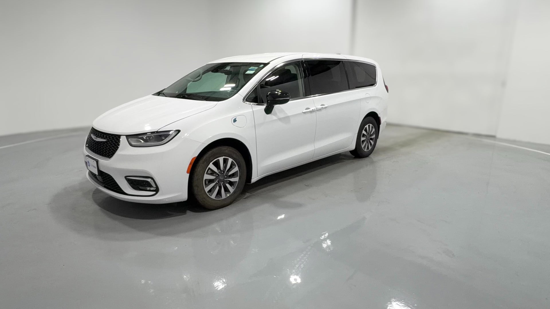 2024 Chrysler Pacifica Hybrid vehicle photo