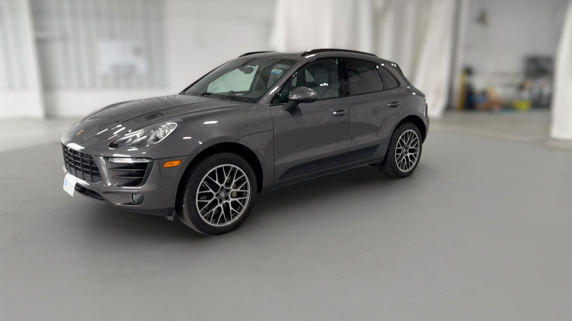 2016 Porsche Macan vehicle photo