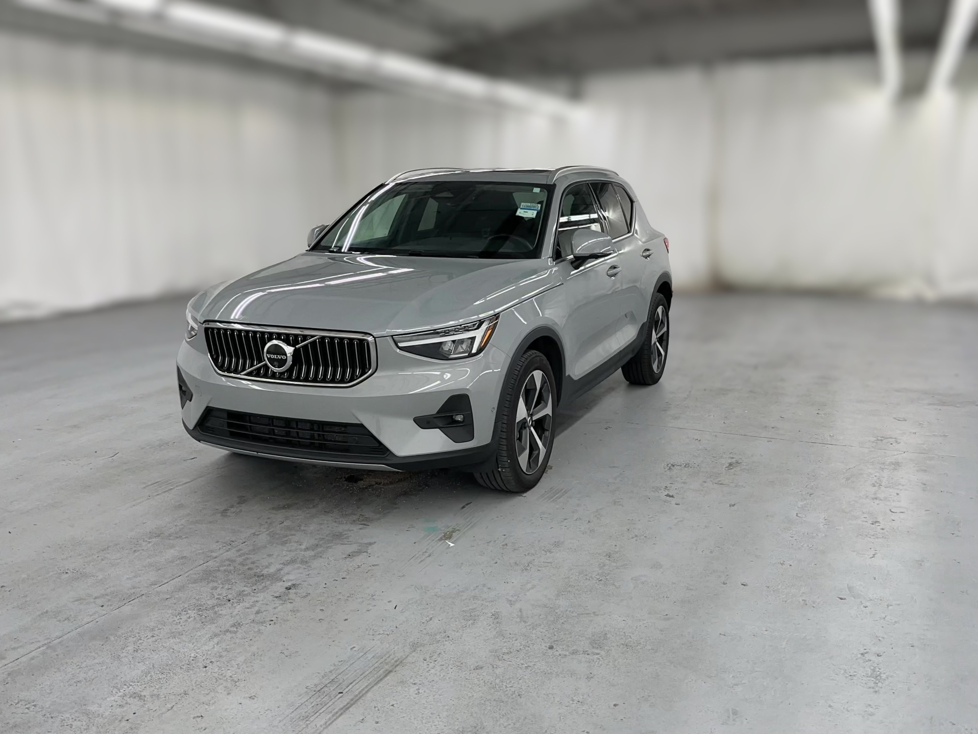 2025 Volvo XC40 Plus - Photo 28