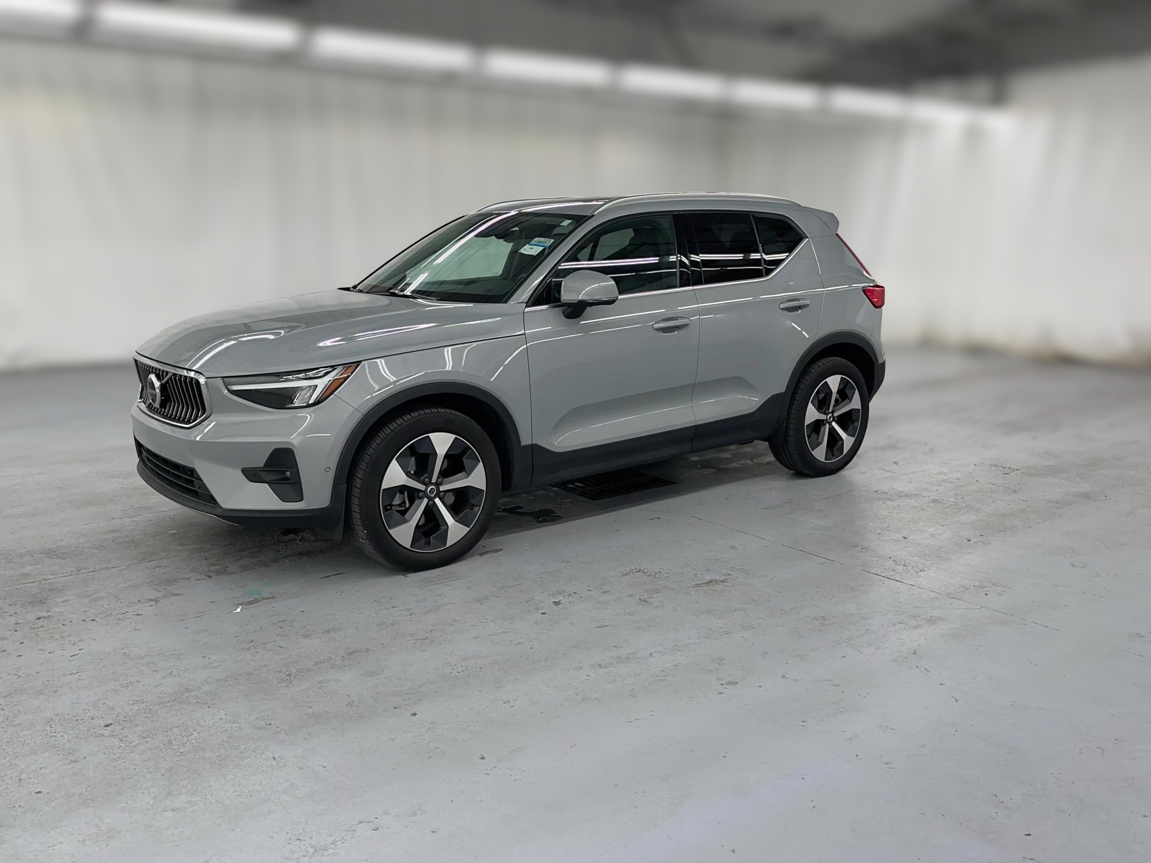 2025 Volvo XC40 Plus - Photo 29