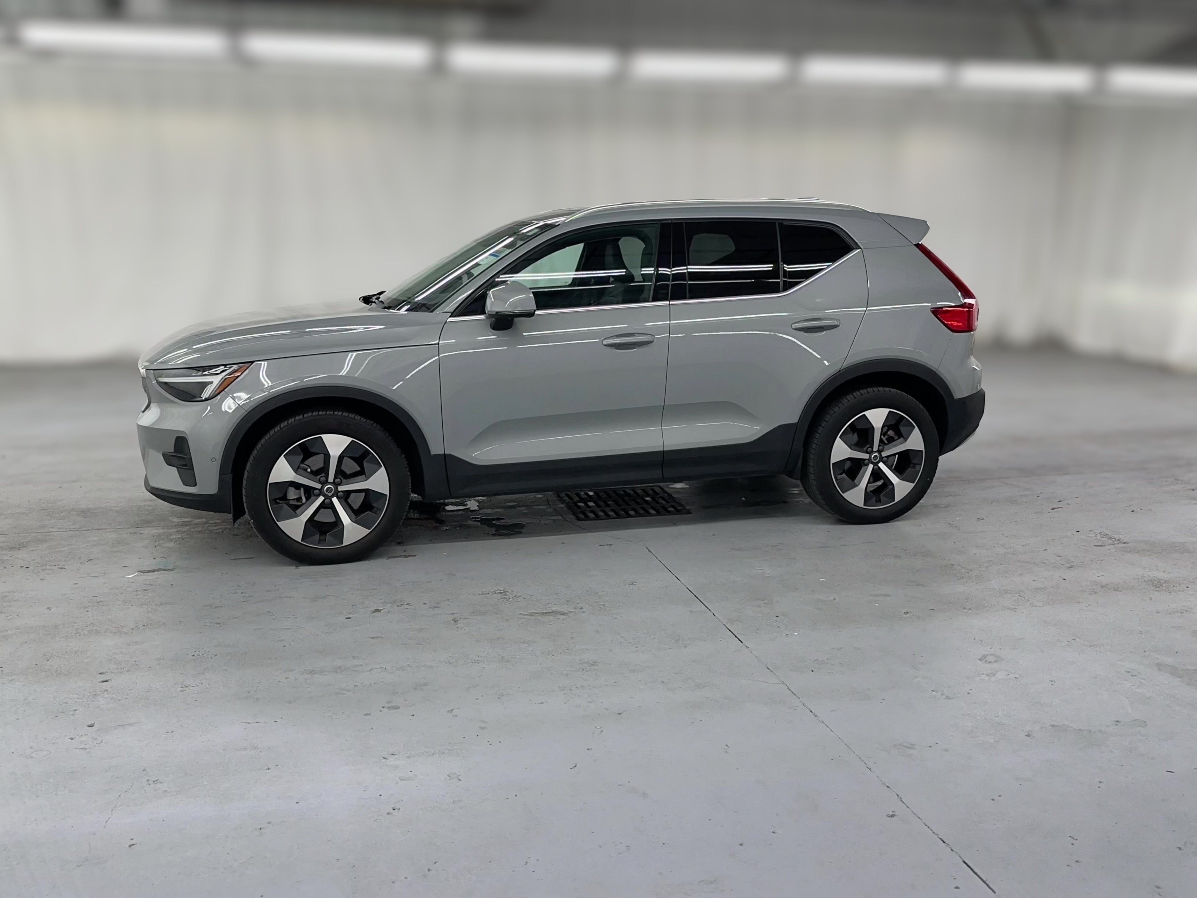2025 Volvo XC40 Plus - Photo 30