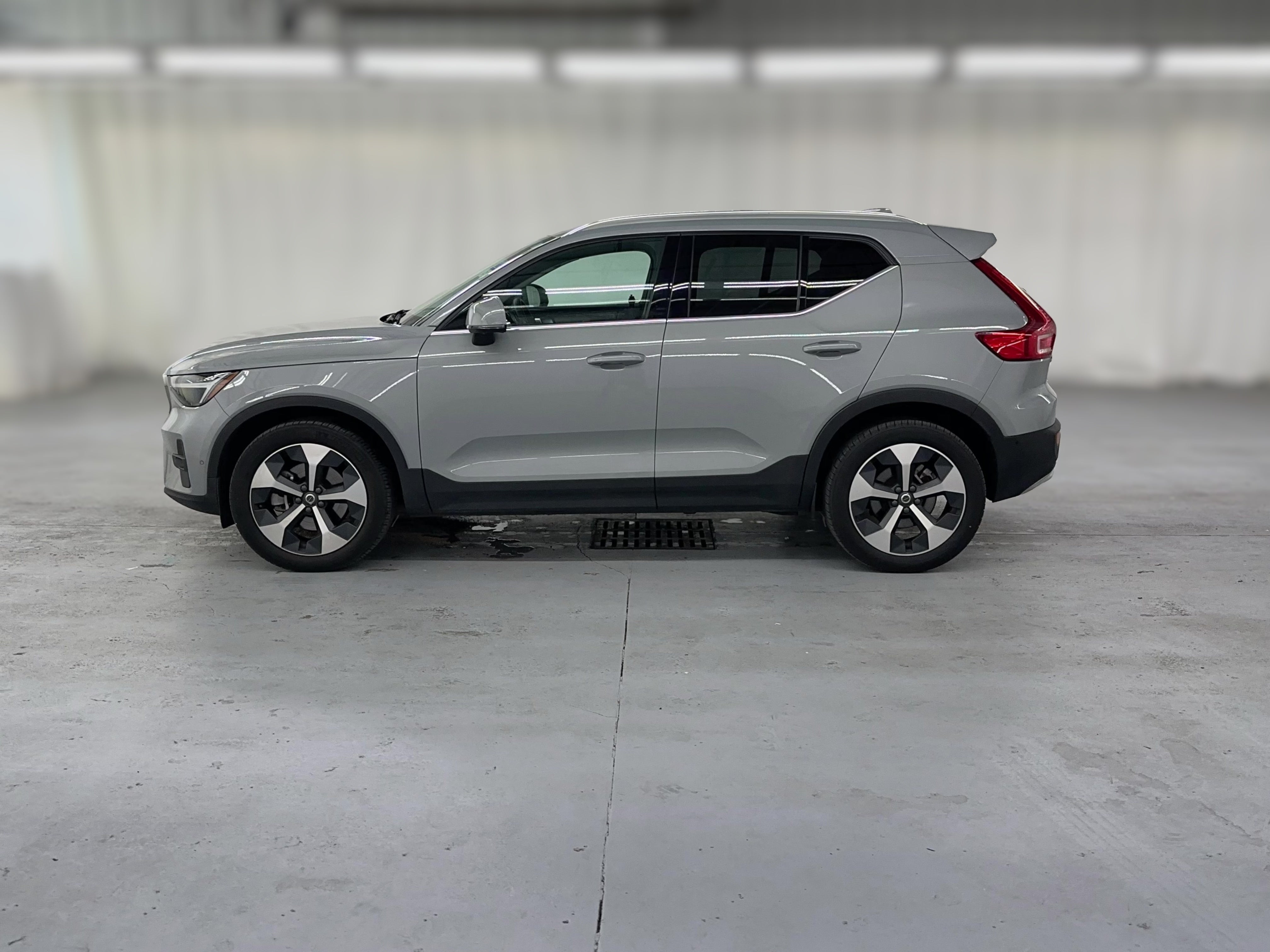 2025 Volvo XC40 Plus - Photo 31