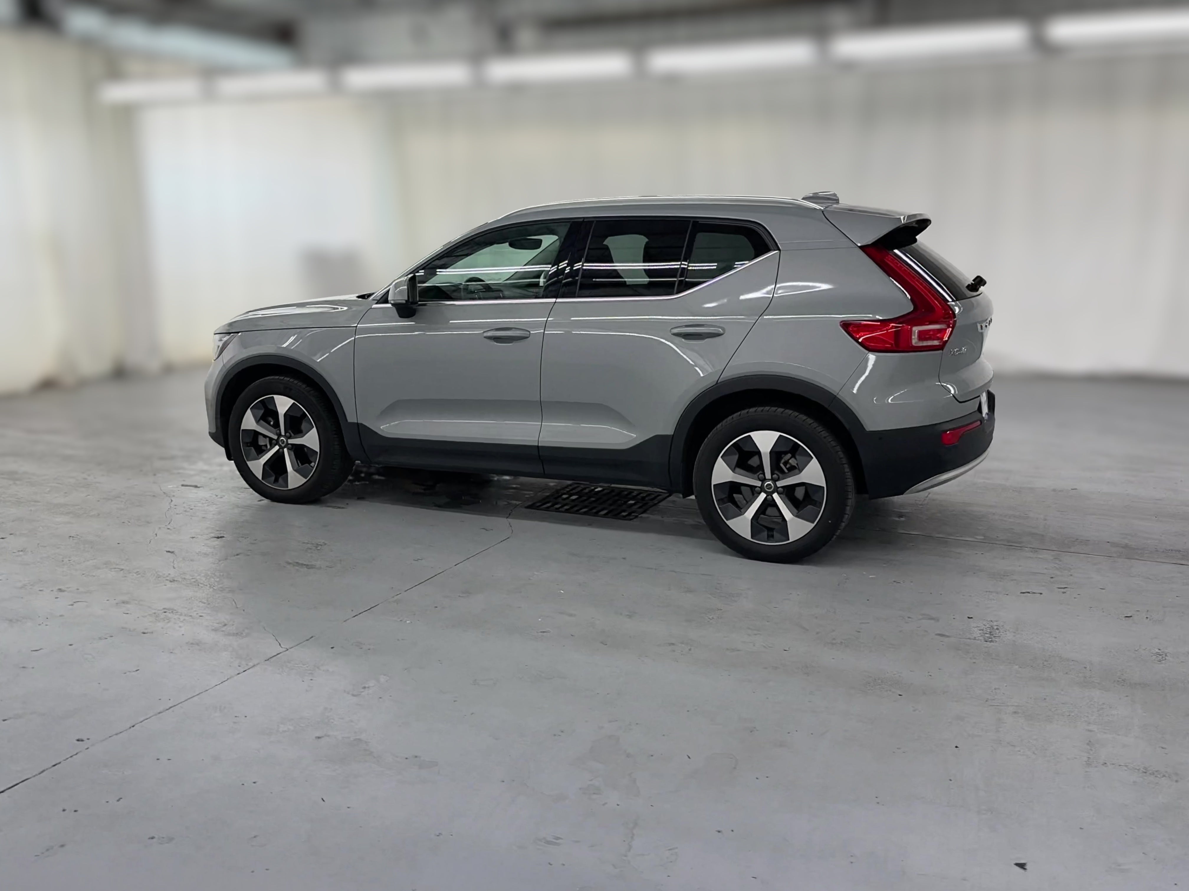2025 Volvo XC40 Plus - Photo 32