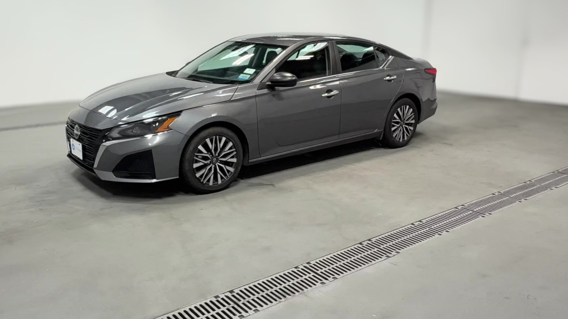 2025 Nissan Altima vehicle photo